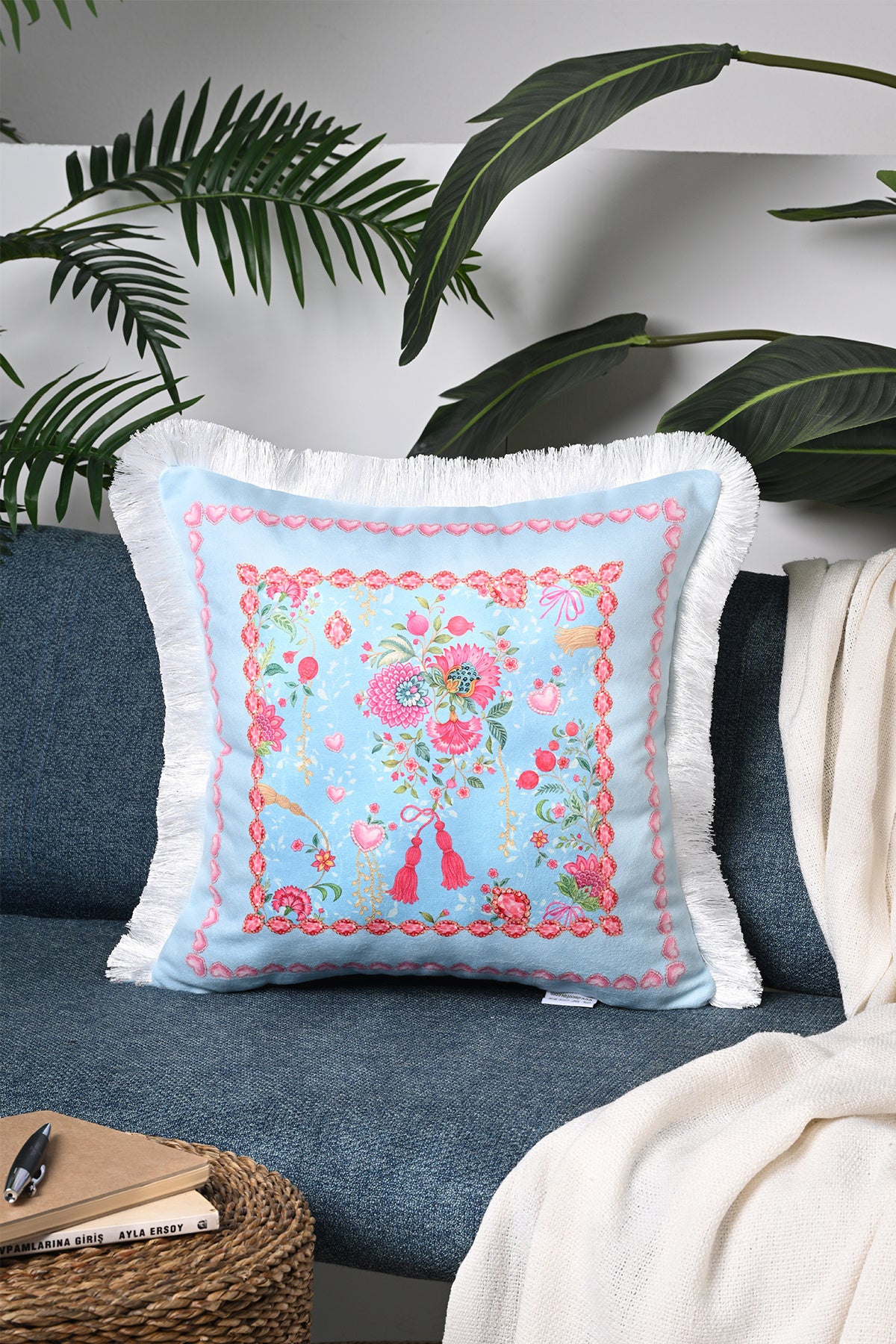 Love Bloom Kalpli Mavi Renkli Çiçekli Saçaklı Kadife Kırlent Kılıfı - 43x43cm