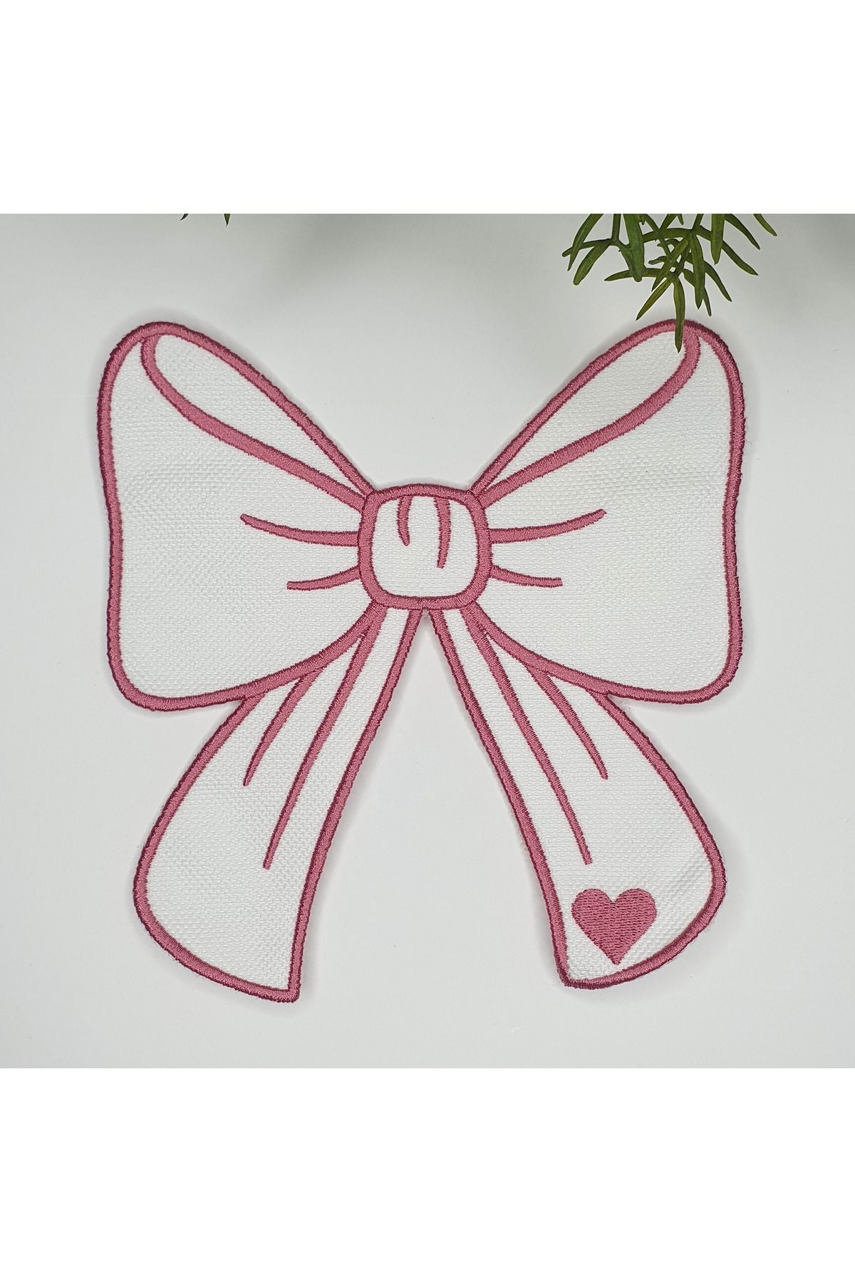 Flamingo Pembe Kurdele Şeklinde Kalp Desenli Nakışlı Kokteyl Peçetesi 1 Adet