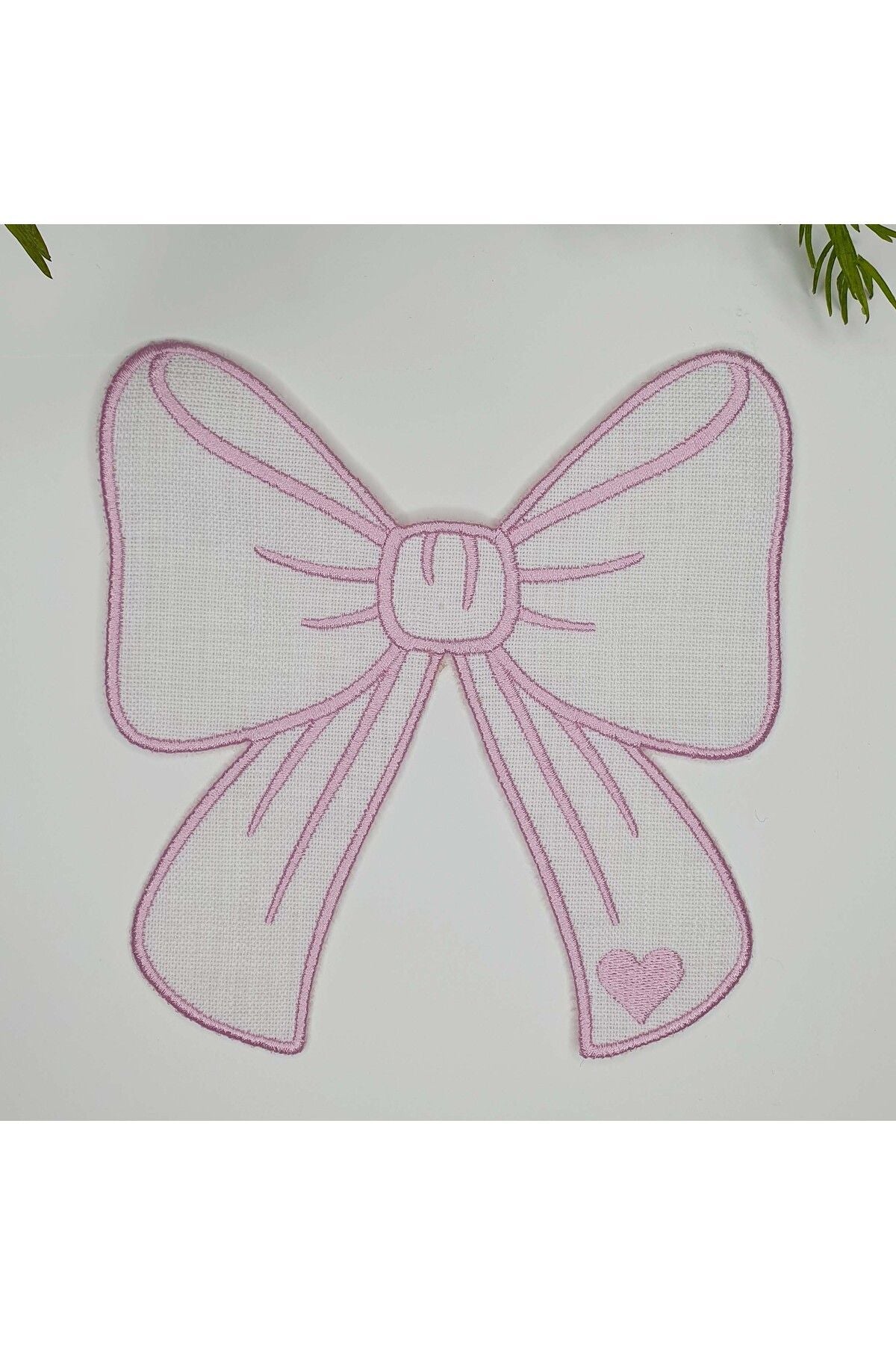 Pastel Pembe Kurdele Şeklinde Kalp Desenli Nakışlı Kokteyl Peçetesi 1 Adet