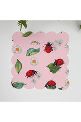 Pembe Zemin Uğur Böceği ve Papatya Tasarımlı Lazer Kesim Kumaş Kokteyl Peçetesi 1 Adet