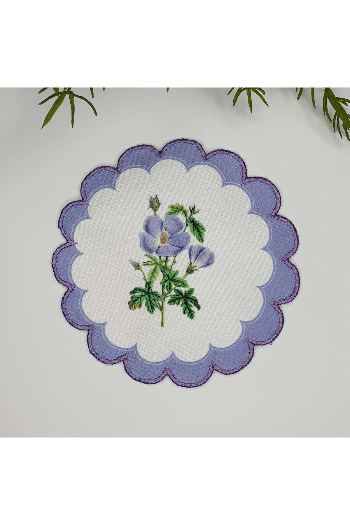 Lila Çiçek Desenli Nakış Kenar Kokteyl Peçetesi 1 Adet