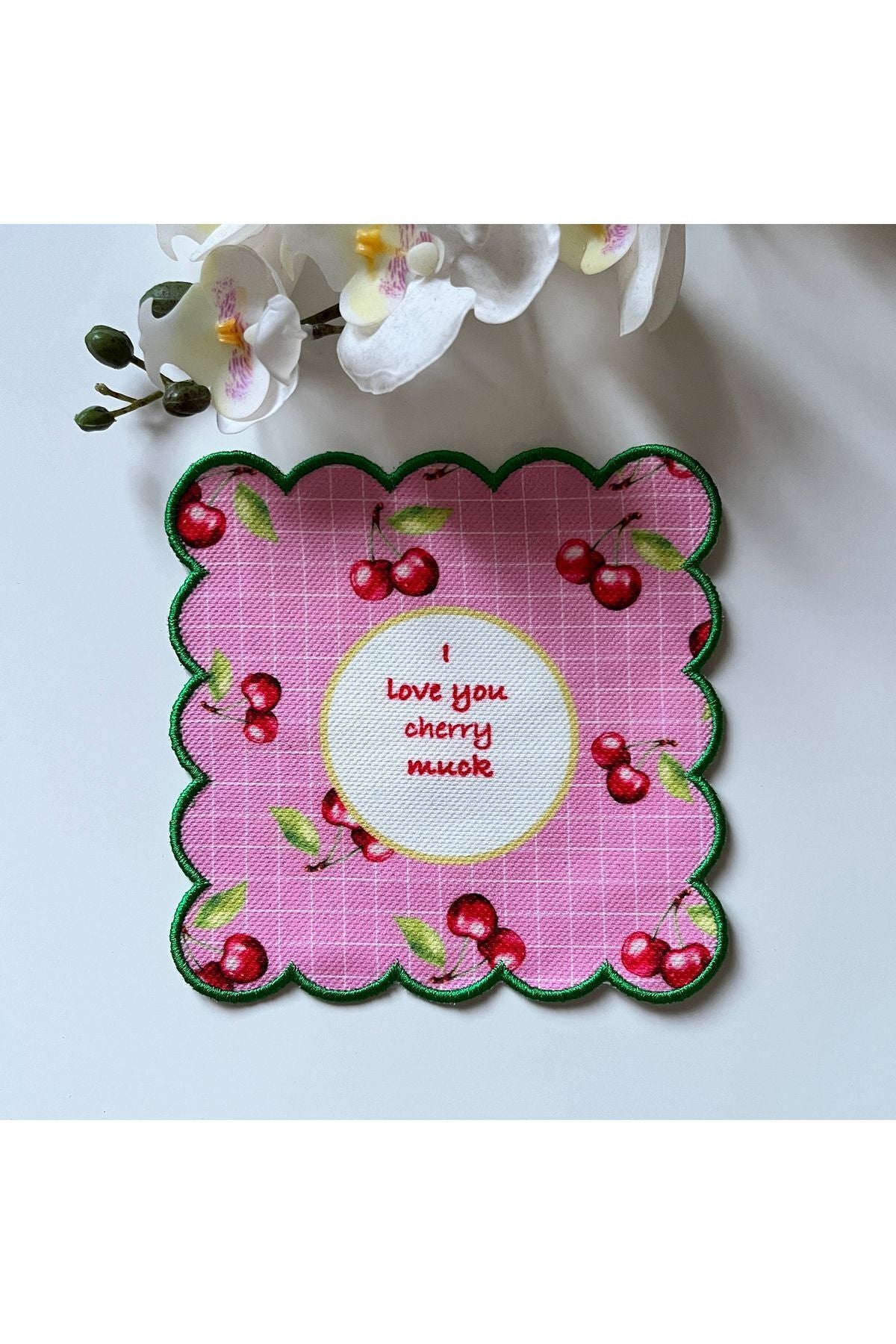 Yeşil Kenar Kiraz Desenli Dijital Baskılı, Kenarı  Nakışlı Dekoratif Kokteyl Peçeteleri