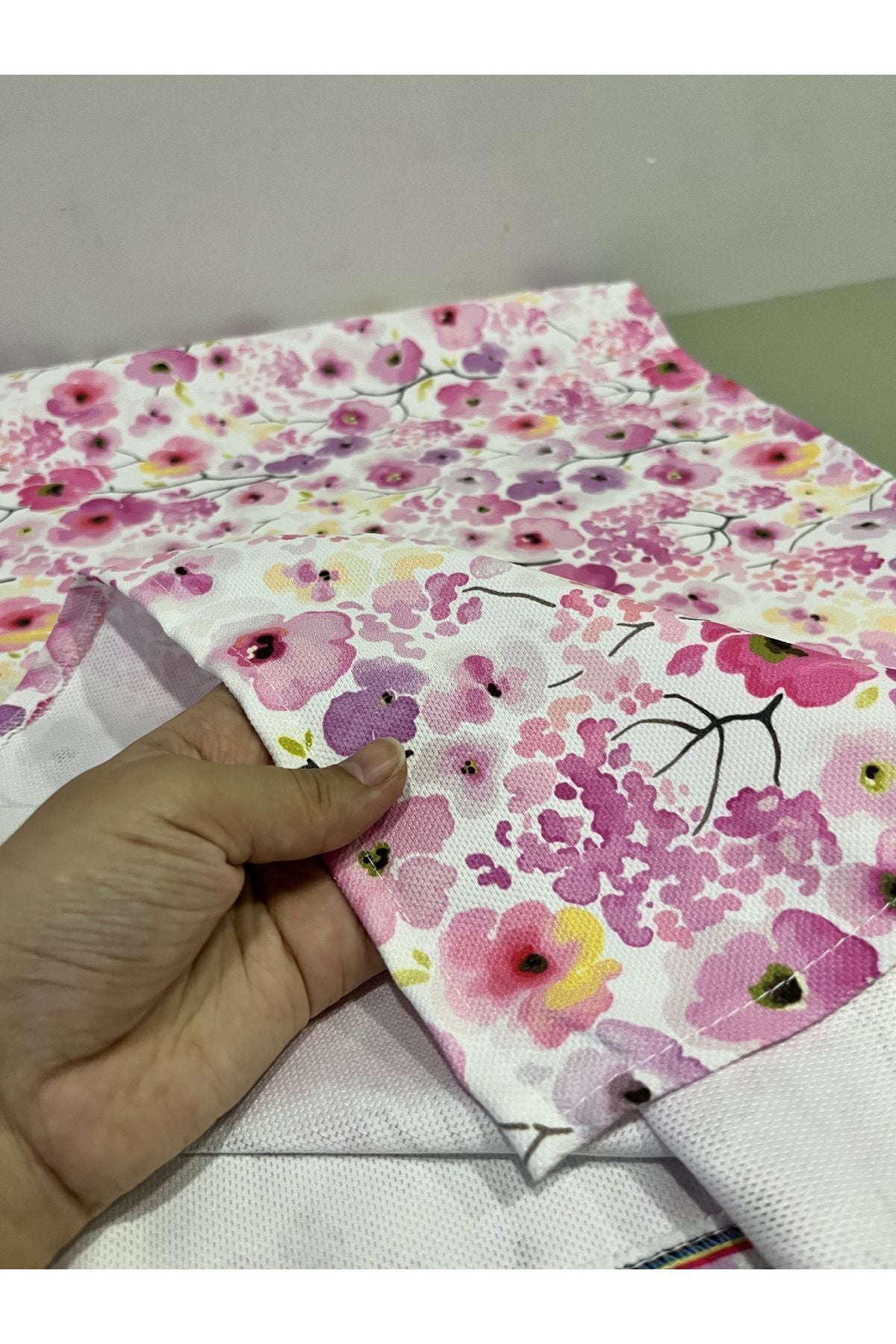 Runner Sulu Boya Küçük Pembe Çiçek Desenli Dijital Baskılı