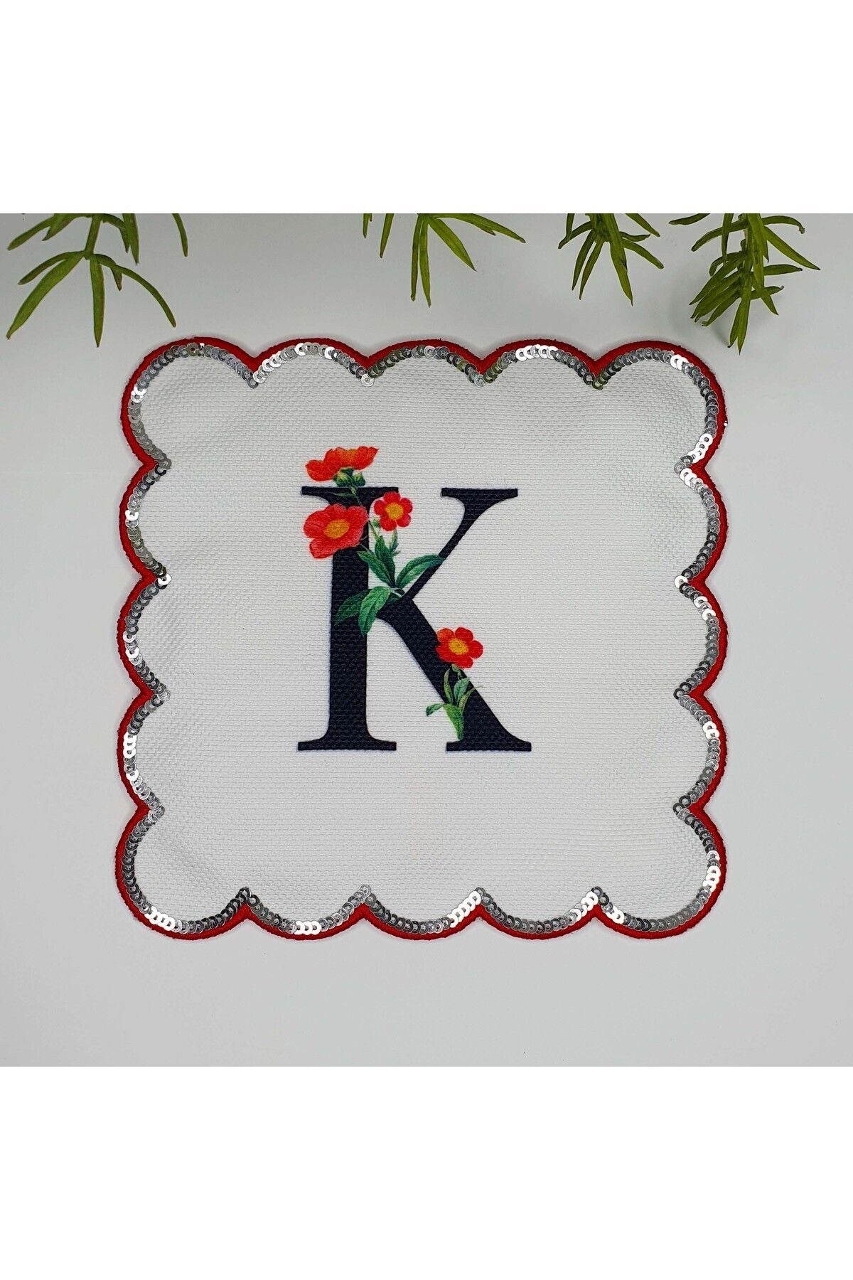 K Harfi Baskılı Kişiye Özel Pul İşlemeli Monogramlı Nakış Kenar Pullu Kokteyl Peçetesi 1 Adet