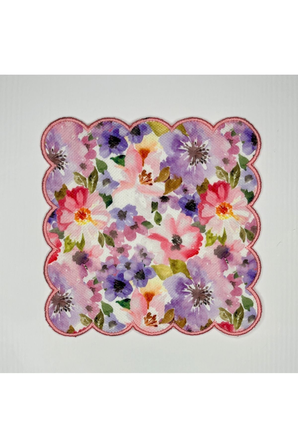 Pembe Nakışlı Sulu Boya Çiçek Desenli Dijital Baskılı, Kenarı Nakışlı Dekoratif Kokteyl Peçeteleri