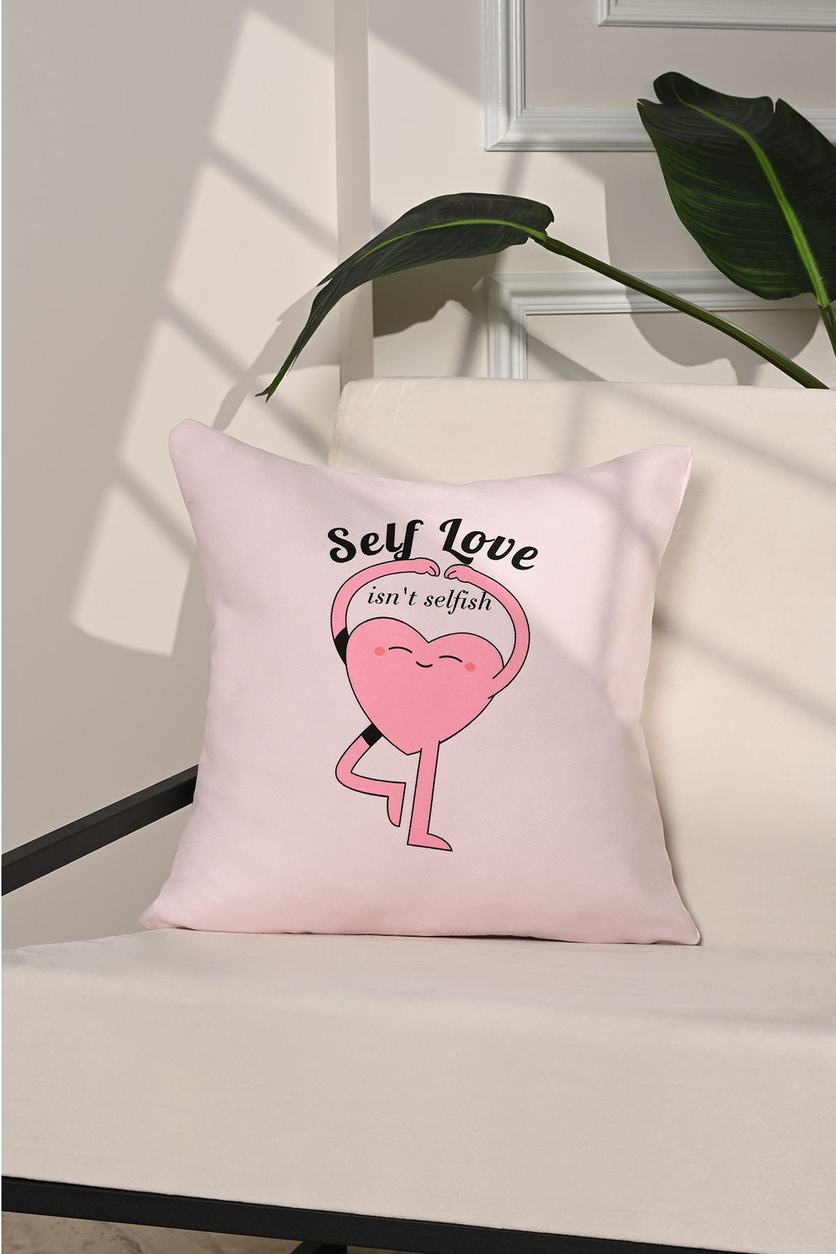 Self Love Yoga Kalpli İllüstrasyon Kırlent Kılıfı – 43x43cm