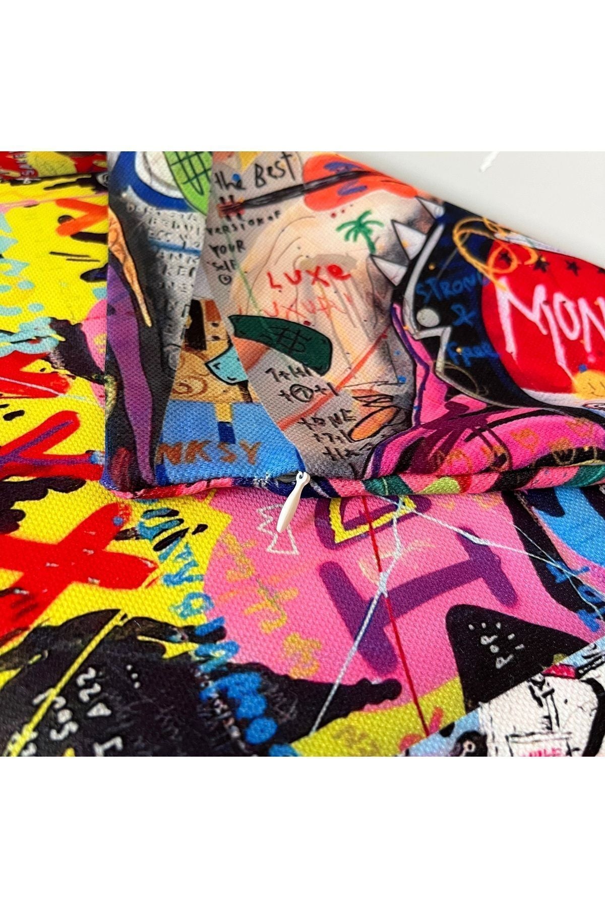 Kırlent Kılıfı Neon Yazılar Kadın Pop Art Desenli Dijital Baskılı