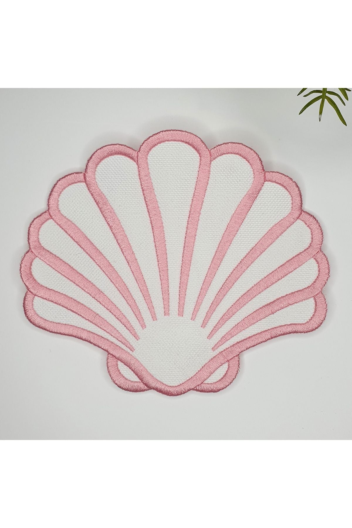 İstiridye Şeklinde Pembe Nakışlı Kumaş Kokteyl Peçetesi 1 Adet