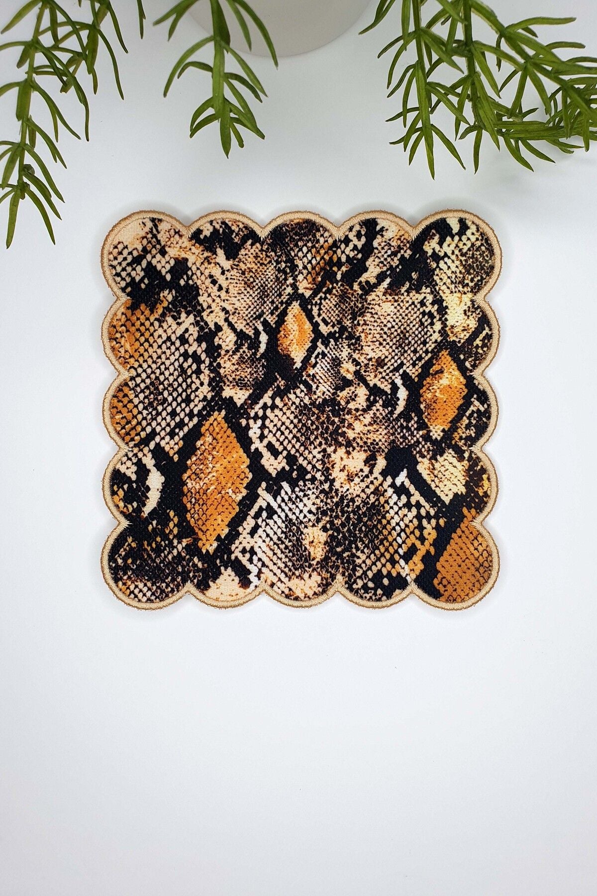 Piton Yılan Desenli Nakış Kenar Kokteyl Peçetesi 1 Adet