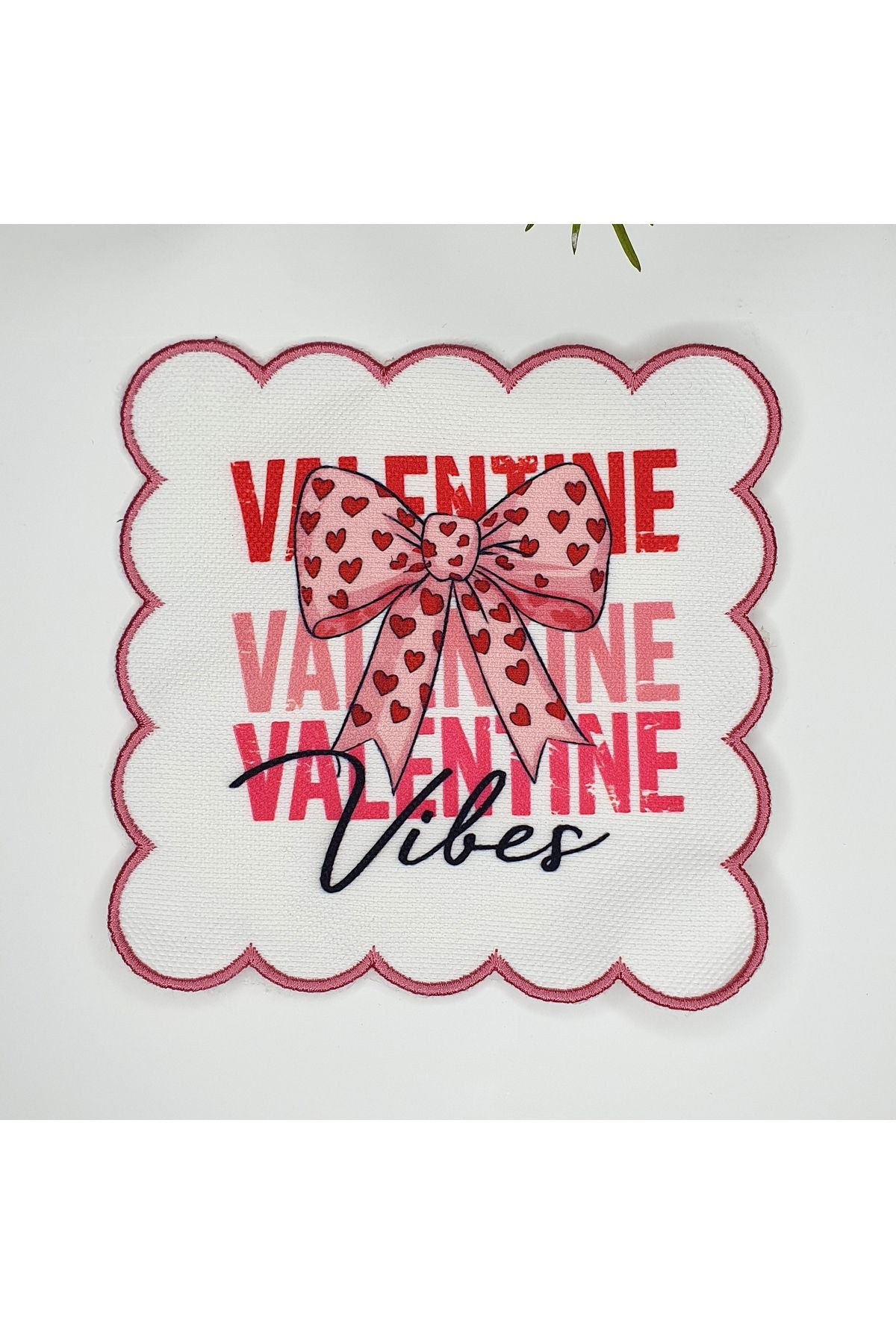 Valentine Vibes Aşkı Temalı Nakış Kenar Kumaş Kokteyl Peçetesi 1 Adet