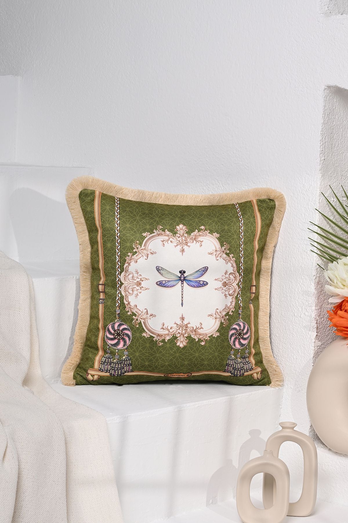 Yusufçuk ve Püskül Tasarımlı Saçaklı Kadife Kırlent Kılıfı - 43x43cm