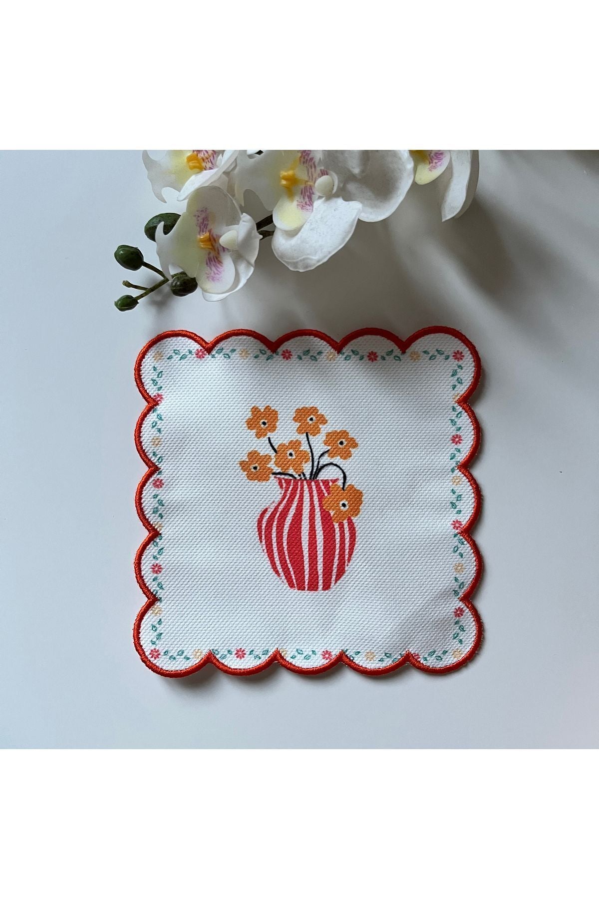 Turuncu Vazo Desenli Dijital Baskılı, Kenarı  Nakışlı Dekoratif Kokteyl Peçeteleri