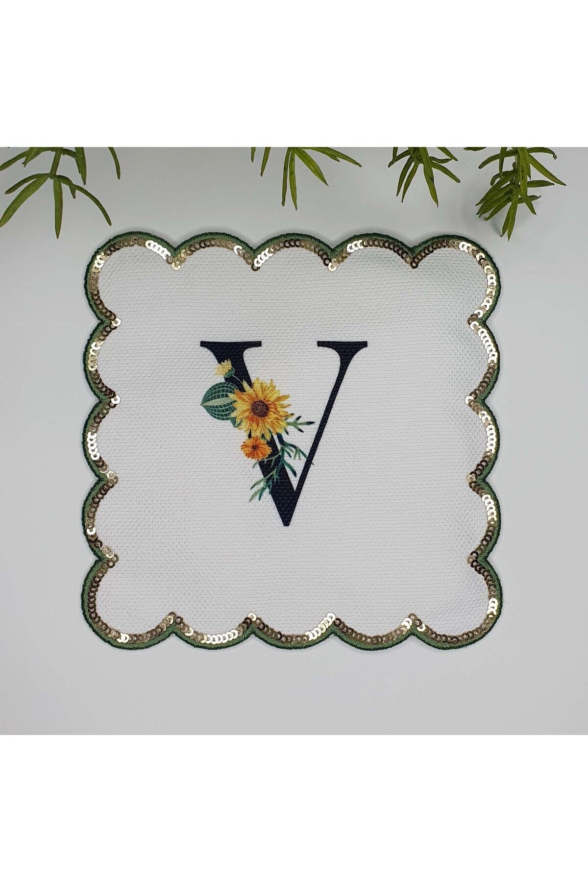 V Harfi Baskılı Kişiye Özel Pul İşlemeli Monogramlı Nakış Kenar Pullu Kokteyl Peçetesi 1 Adet