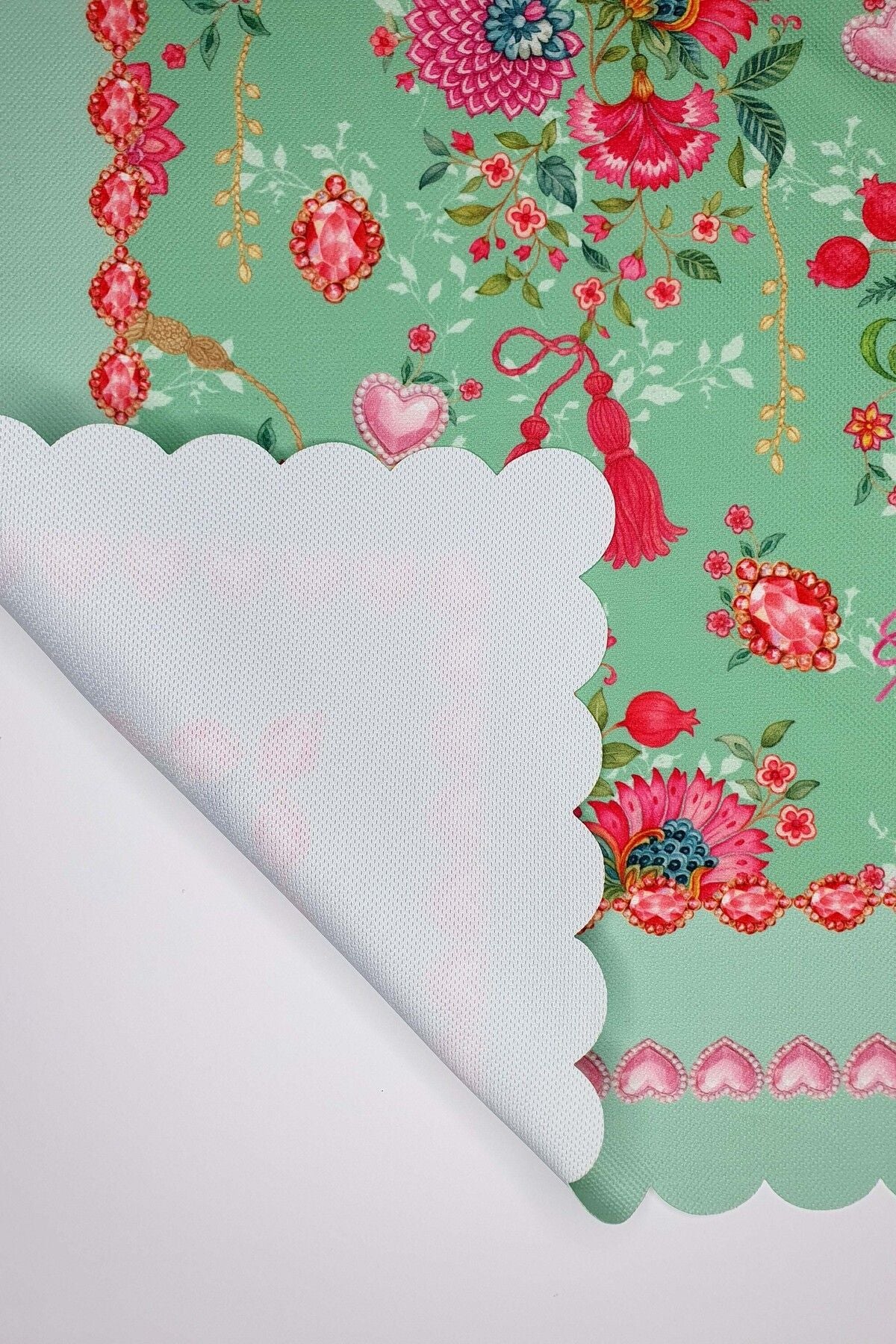 Love Bloom Kalpli Renkli Çiçekli Yeşil Lazer Kesim Runner