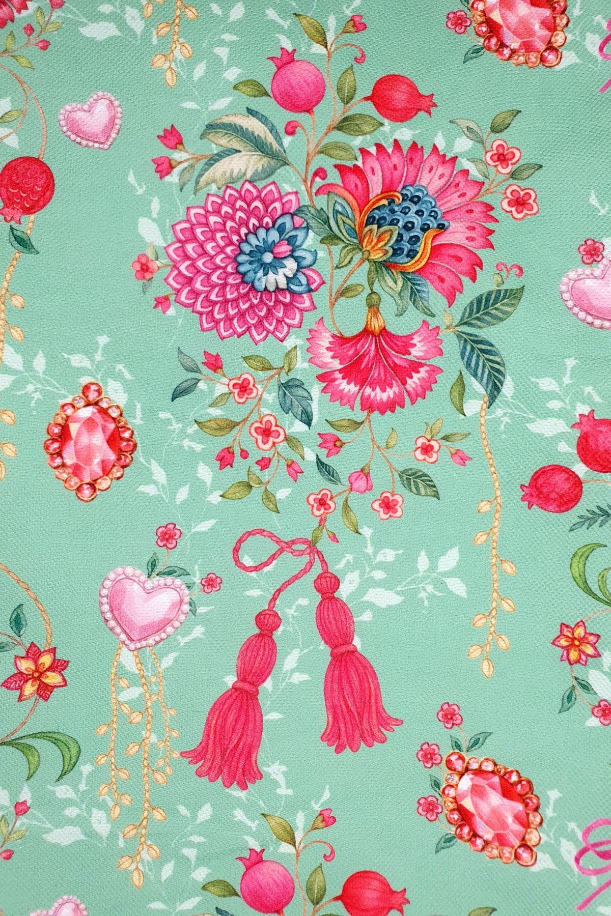 Love Bloom Kalpli Yeşil Çiçekler Tasarımlı Masa Örtüsü - 130x204cm