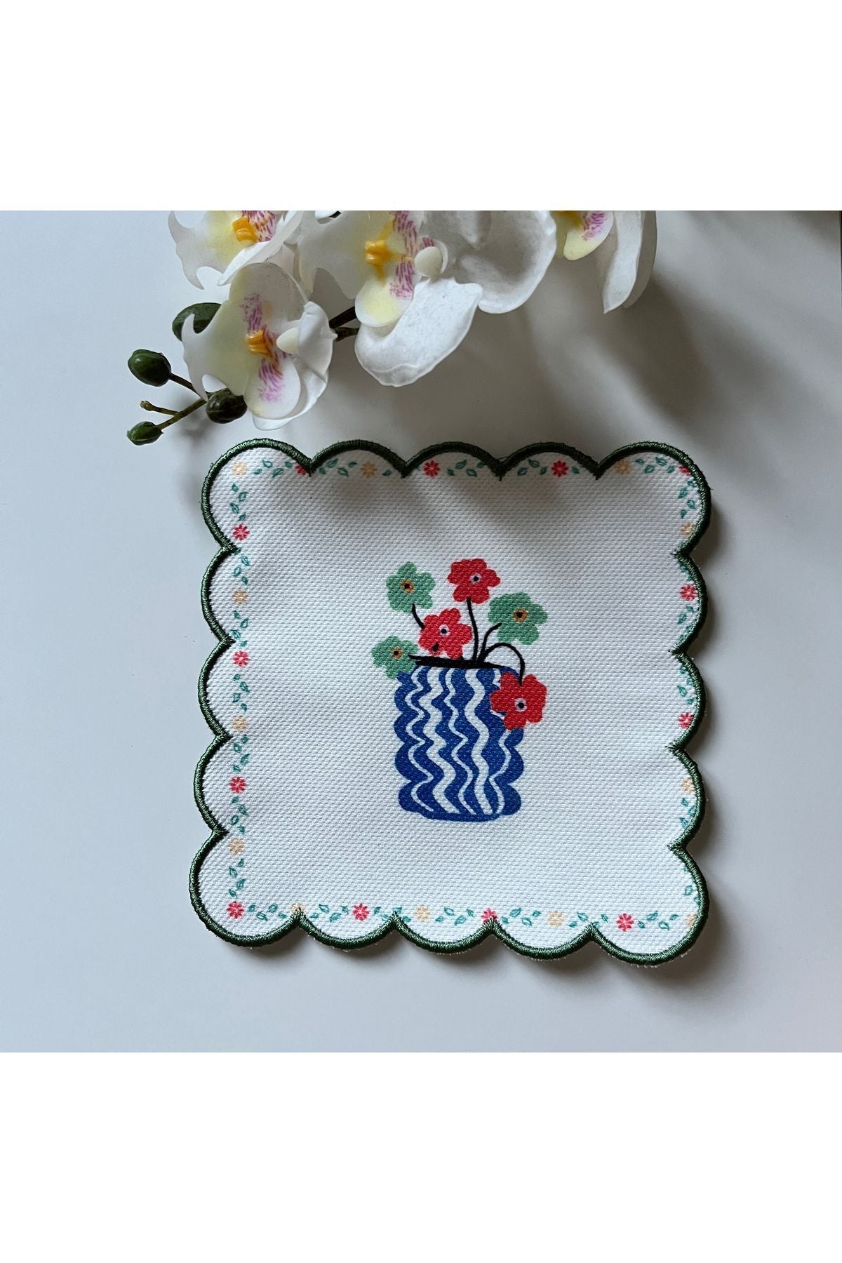 Mavi Vazo Desenli Dijital Baskılı, Kenarı Mint Nakışlı Dekoratif Kokteyl Peçeteleri