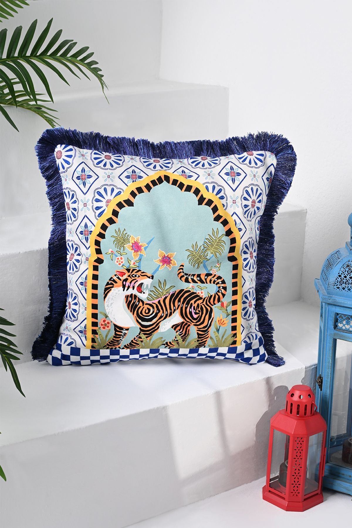 Otantik Bengal Kaplanı Tasarımlı Saçaklı Kadife Kırlent Kılıfı - 43x43cm