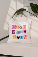Good Vibes Only Renkli Kolaj Yazılı Kırlent Kılıfı – 43x43cm