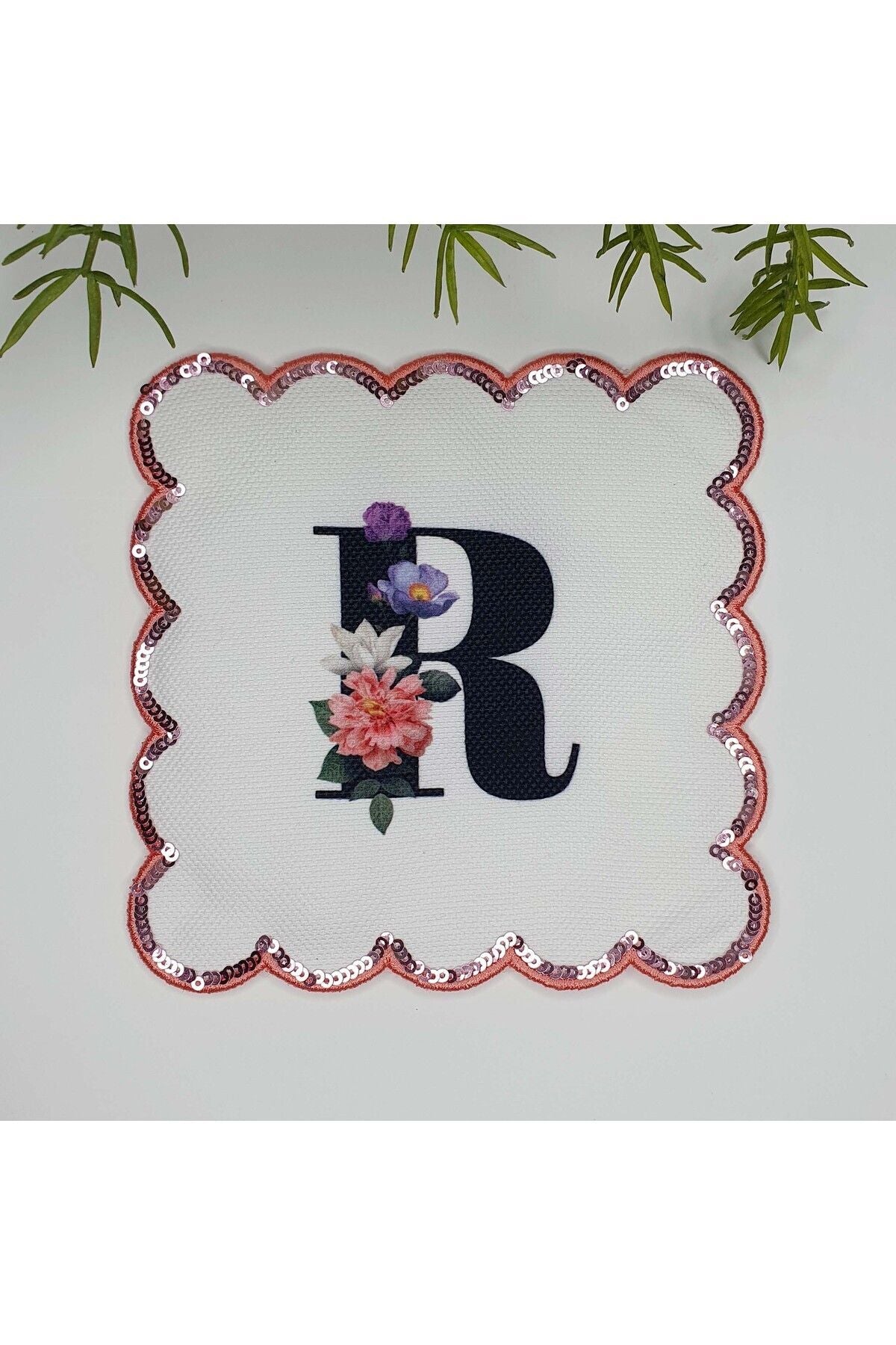 R Harfi Baskılı Kişiye Özel Pul İşlemeli Monogramlı Nakış Kenar Pullu Kokteyl Peçetesi 1 Adet