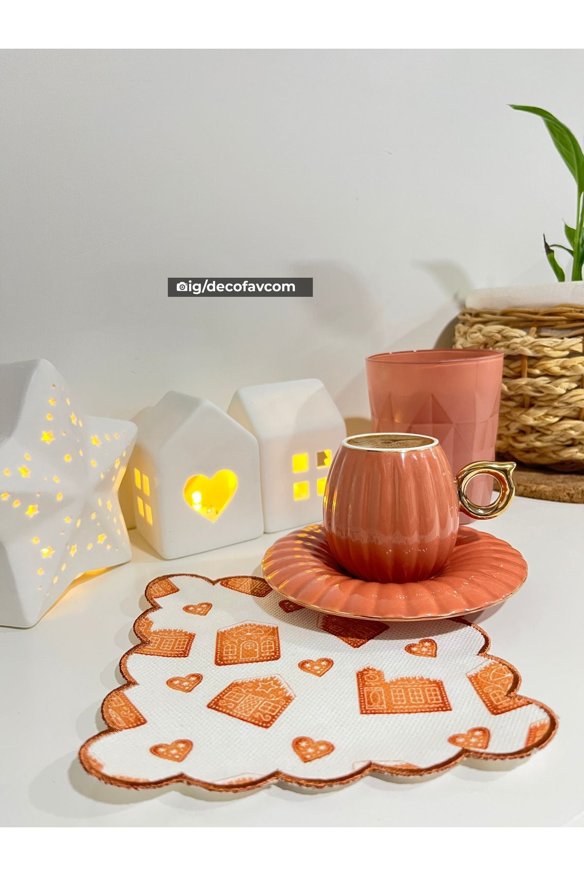 Yılbaşı Kurabiye Ev Desenli Nakış Kenar Kumaş Kokteyl Peçetesi 1 Adet