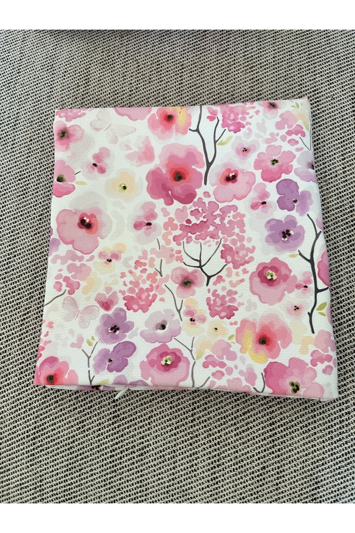 Kırlent Kılıfı Sulu Boya Küçük Pembe Çiçek Desenli Dijital Baskılı
