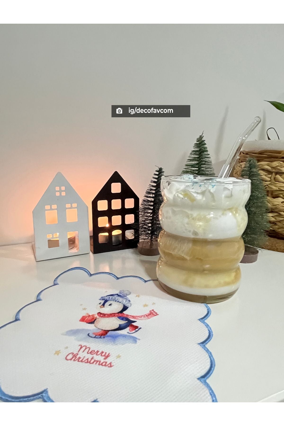 Merry Christmas Sloganlı Şirin Penguen Desenli Nakış Kenar Kokteyl Peçetesi 1 Adet