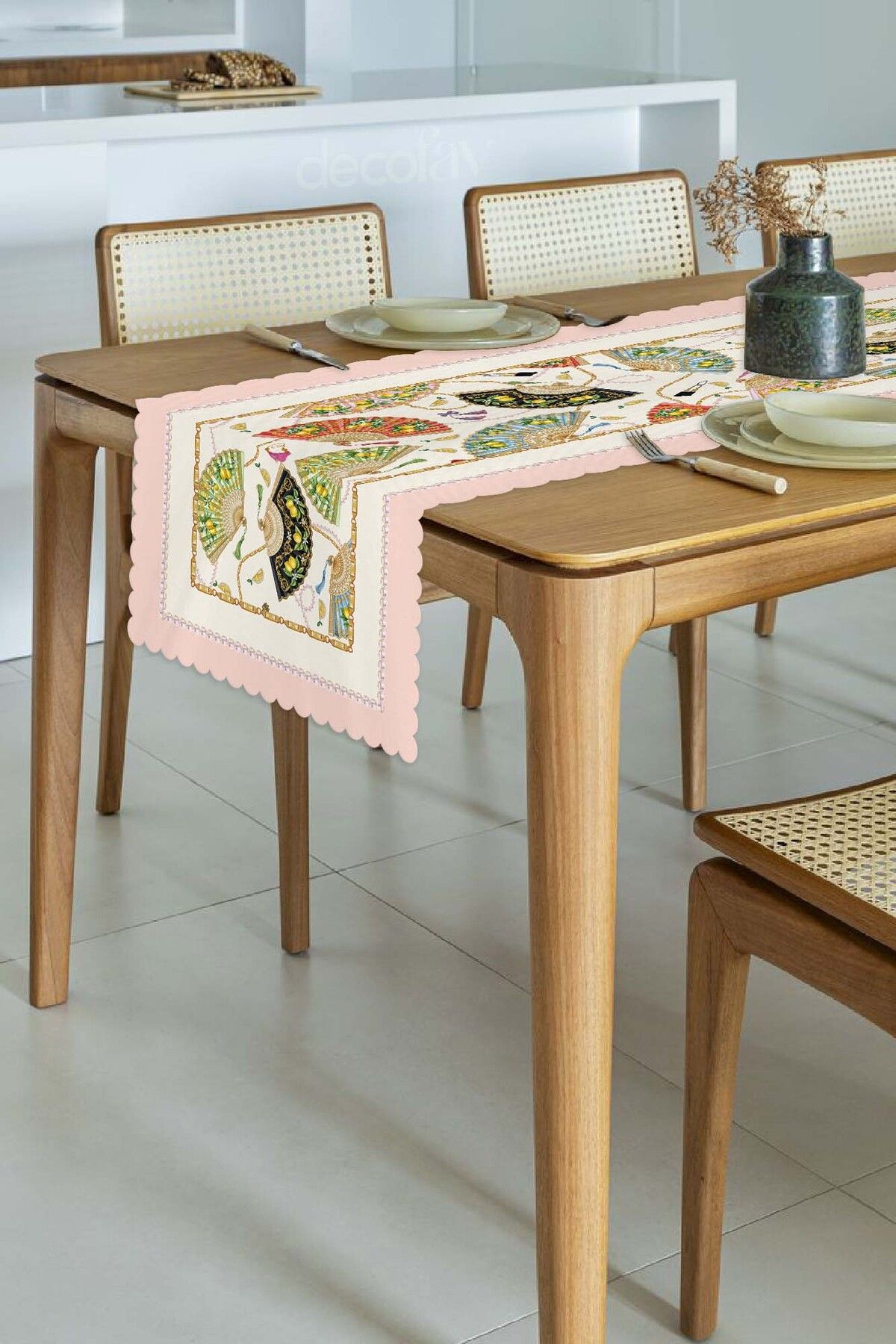 Orient Charm – Yelpaze ve İnci Bordürlü Lazer Kesim Runner