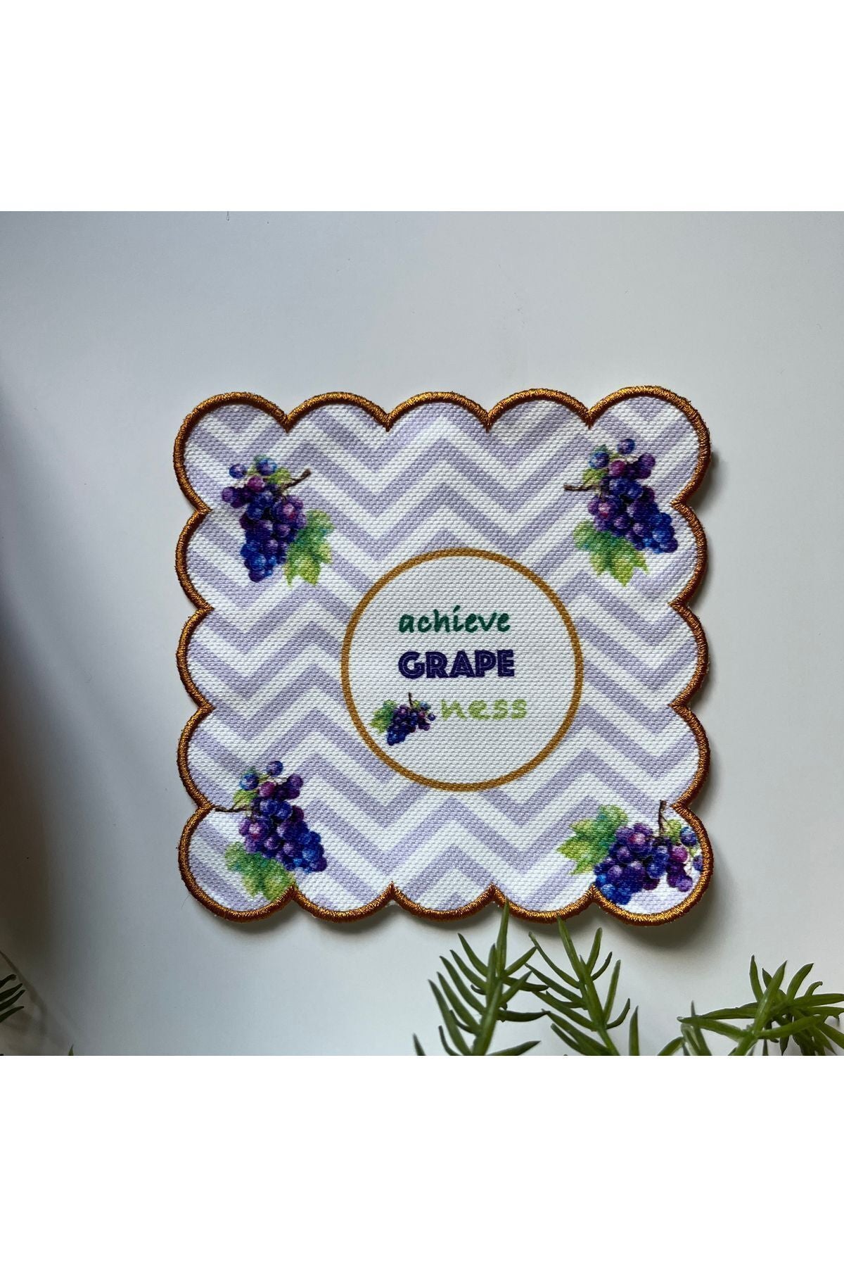 Üzüm Desenli Nakışlı Dijital Baskılı, Kenarı Hardal Nakışlı Dekoratif Kokteyl Peçeteleri