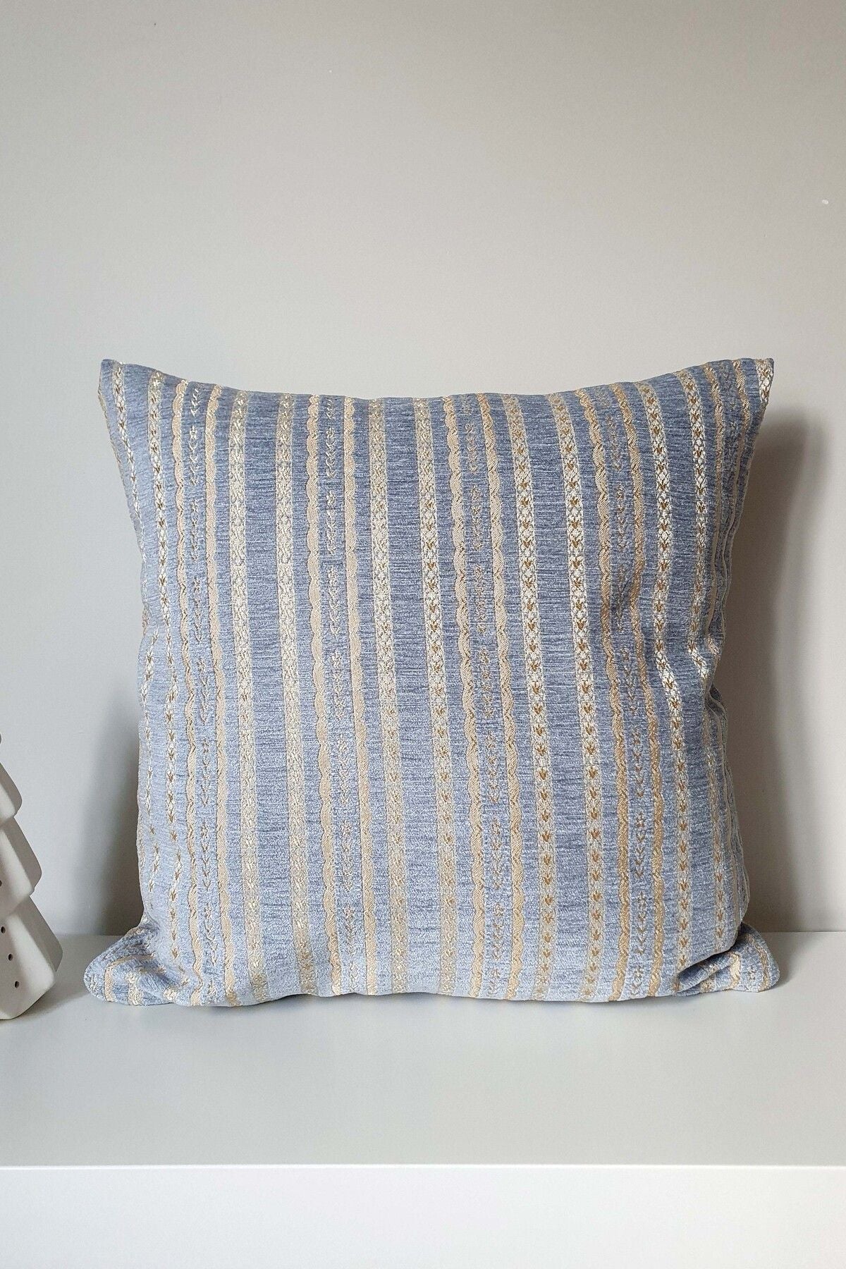 Dekoratif Jakar Mavi Bej Çizgili Kırlent Kılıfı 43x43cm