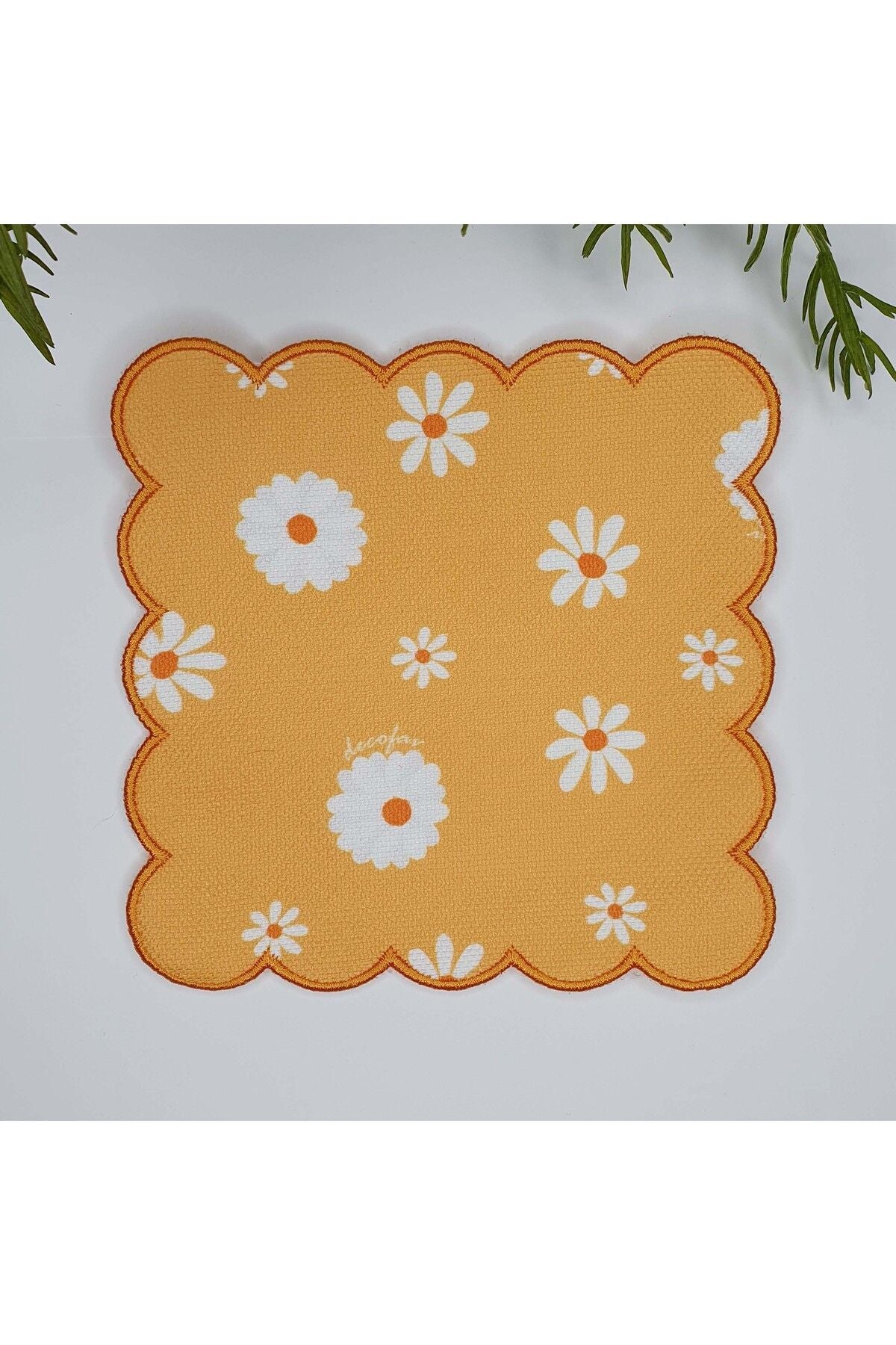 Sarı Zemin Papatya Desenli Etrafı Nakışlı Kokteyl Peçetesi 1 Adet