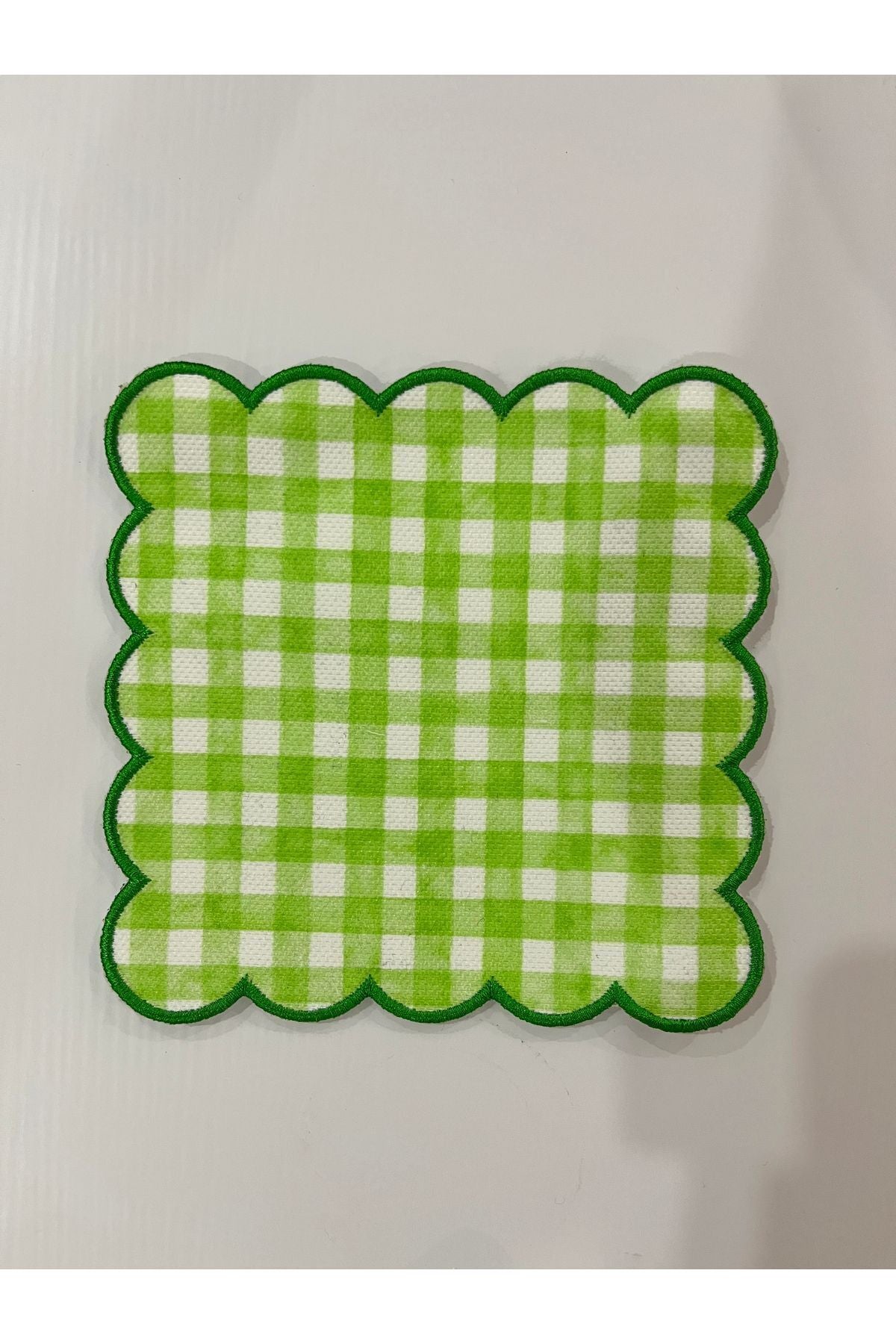 Yeşil Pötikare Desenli Dijital Baskılı, Kenarı Yeşil  Nakışlı Dekoratif Kokteyl Peçeteleri
