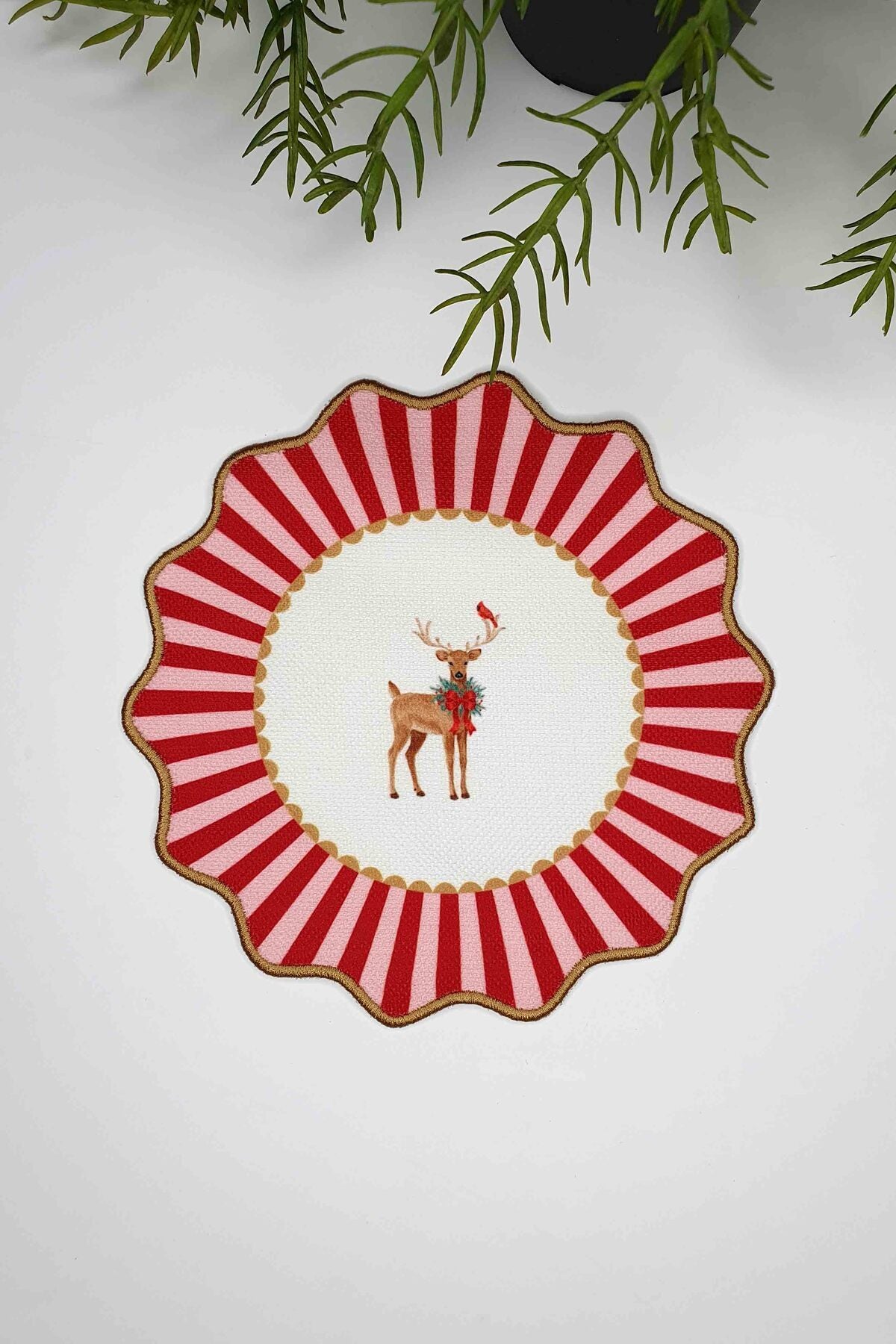 Oval Dekoratif Kırmızı Nakış Kenarlı Geyik Desenli Kokteyl Peçetesi 1 Adet