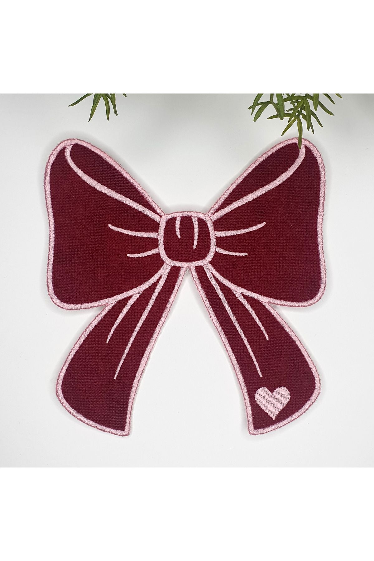 Kurdele Şeklinde Bordo Pembe Nakışlı Kumaş Kokteyl Peçetesi 1 Adet