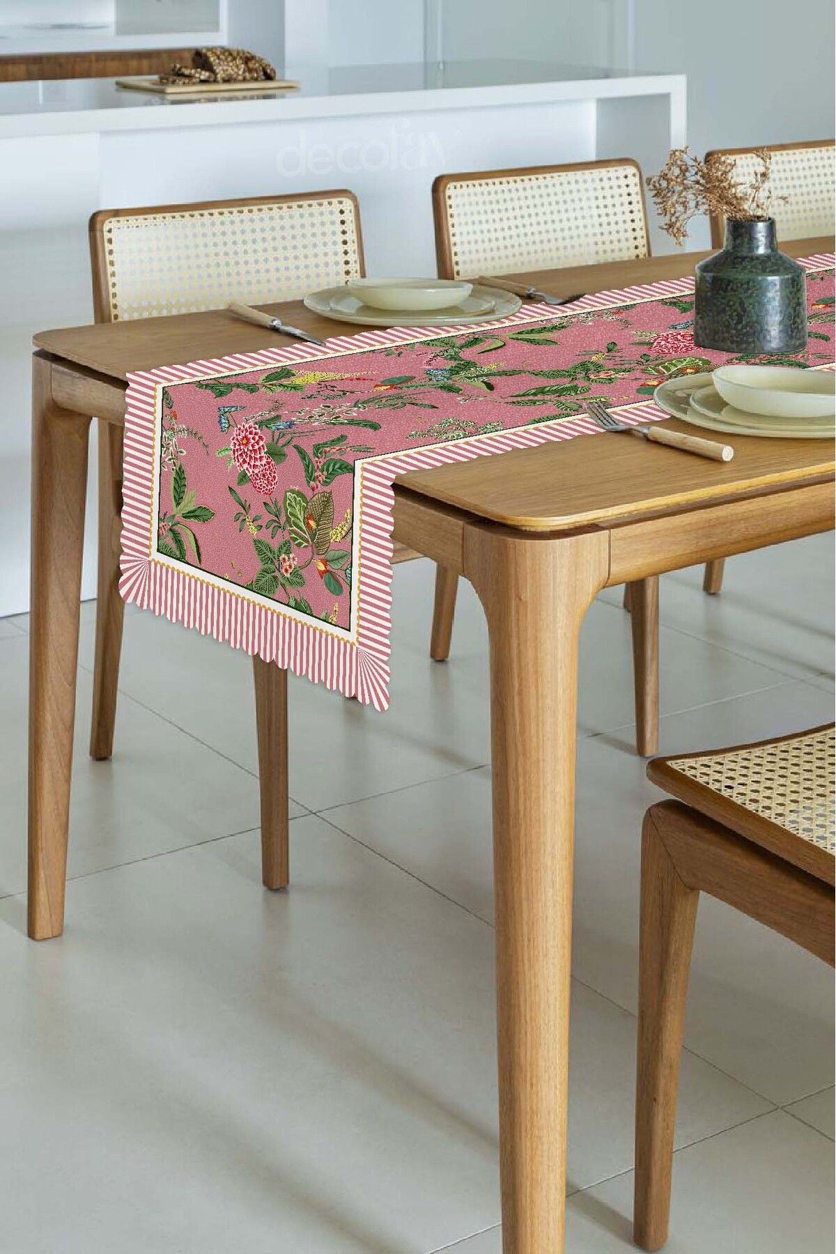 Pembe Zemin Botanik Çiçekler Tasarımlı Lazer Kesim Runner 48x135cm