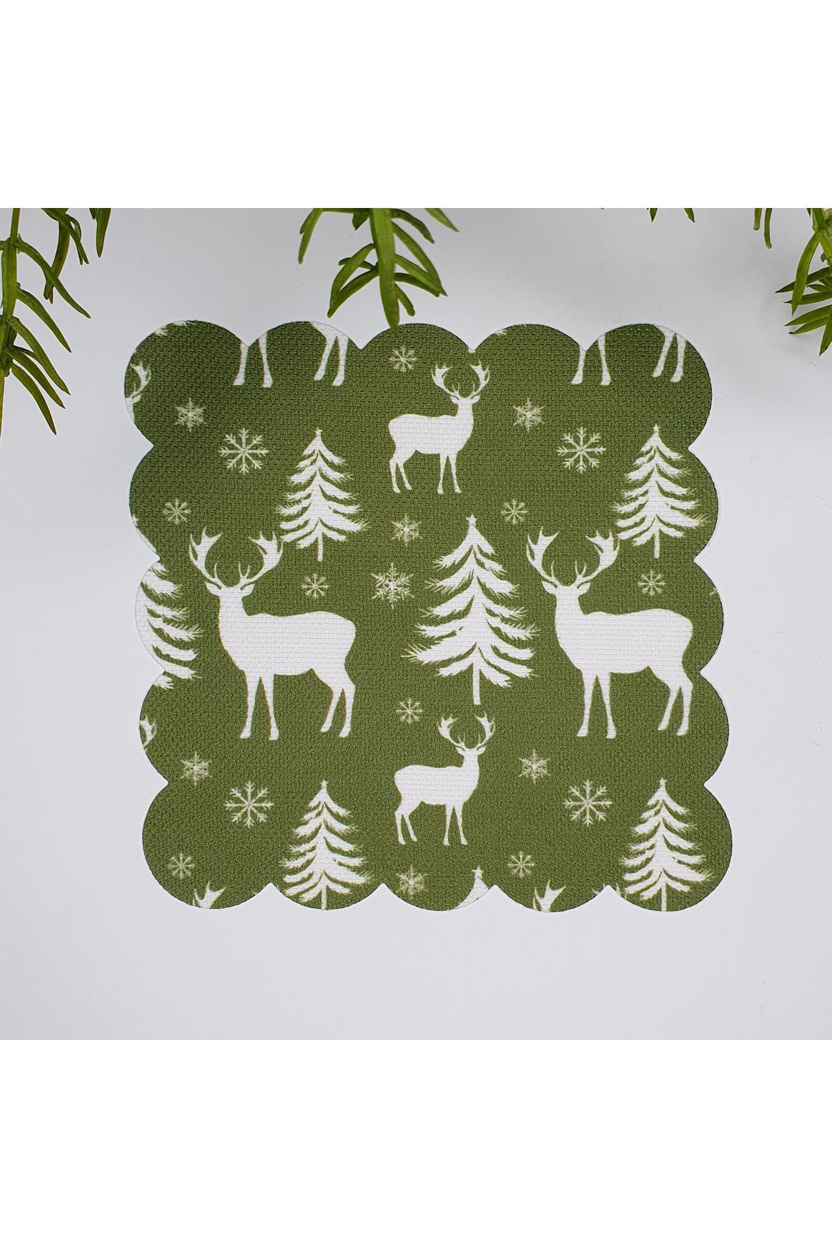 Yeşil Zemin Yılbaşı Geyik Silüet Desenli Yıkanabilir Kumaş Kokteyl Peçetesi 1 Adet
