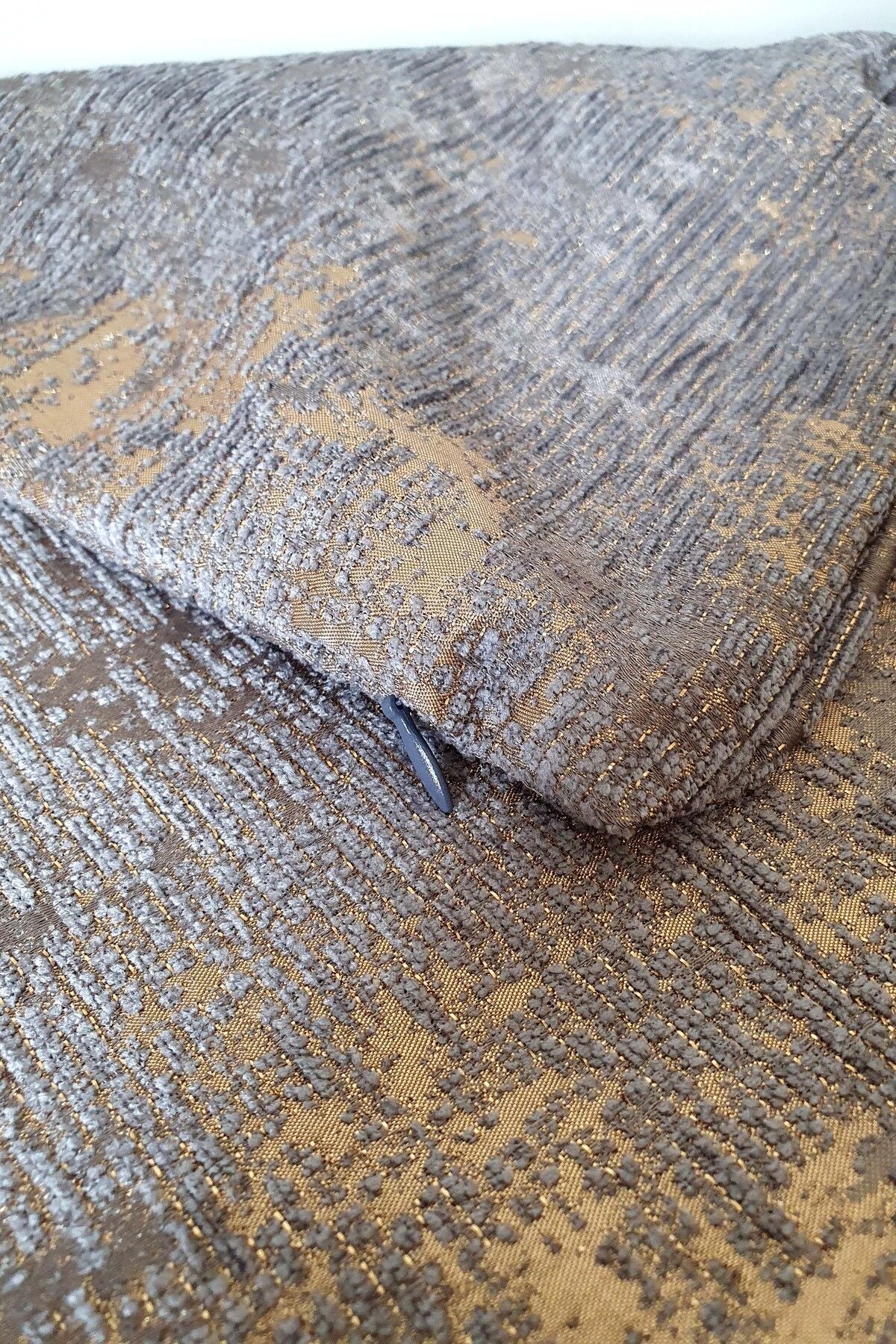 Metalik Dokulu Koyu Fitilli Kırlent Kılıfı 43x43cm