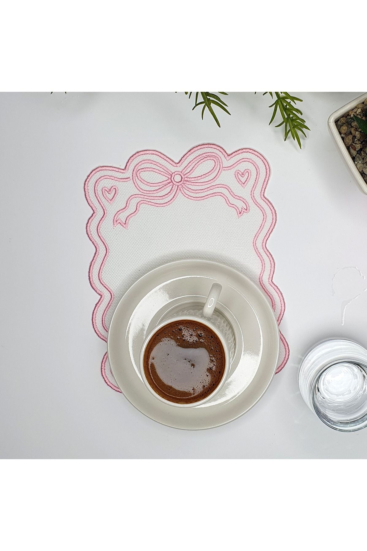 Fiyonk Tasarım Beyaz Renk Pembe Nakışlı Kumaş Kokteyl Peçetesi 1 Adet