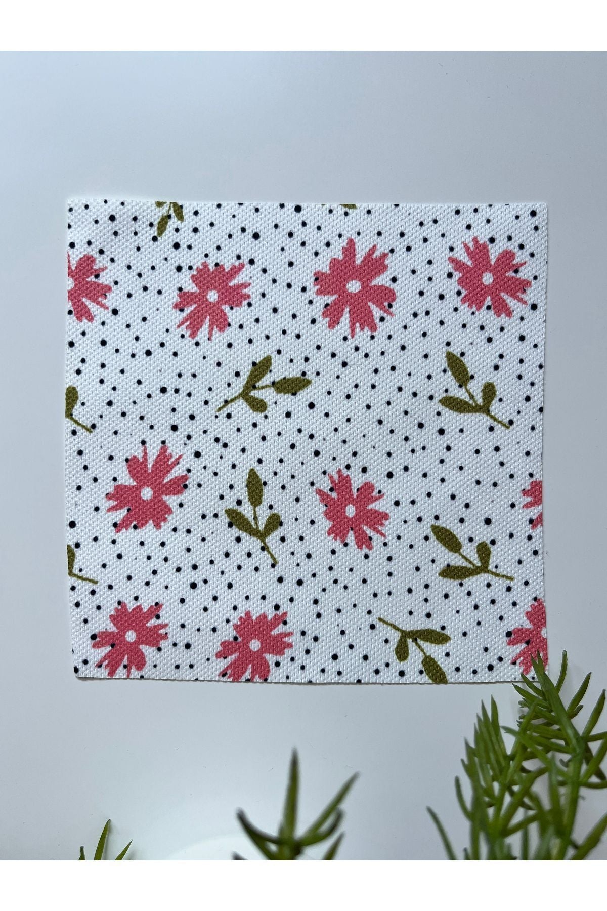 Somon Çiçekli Yaprak  Zemin Noktalı Dijital Baskılı, Kenarı Lazer Kesim Dekoratif Kokteyl Peçeteleri