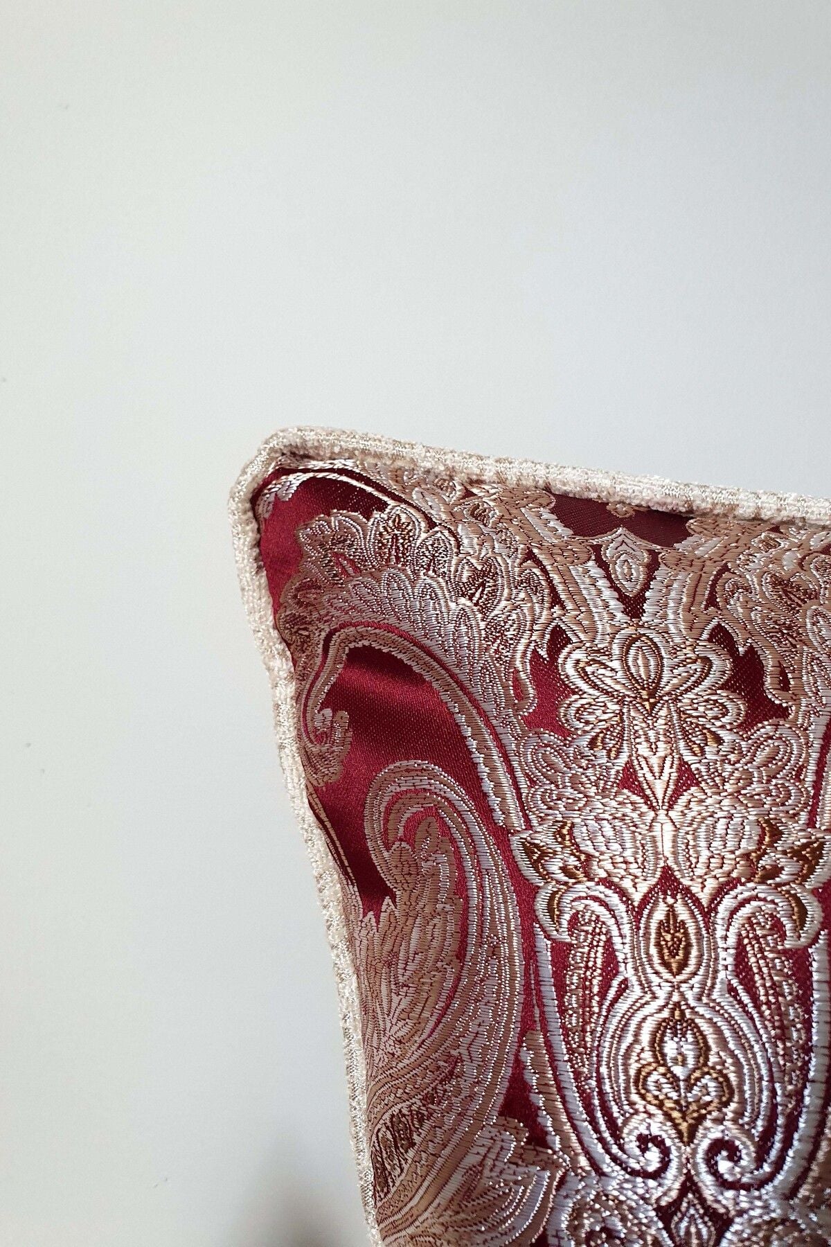 Jakarlı Bordo Lüks Fitilli Kırlent Kılıfı 43x43cm
