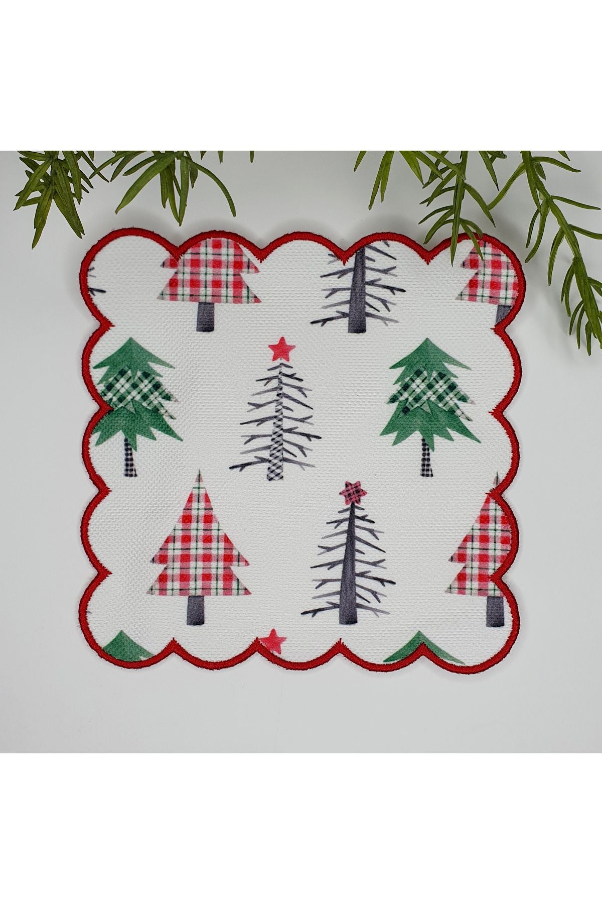 Patchwork Yılbaşı Ağaçları Desenli Nakış Kenar Kumaş Kokteyl Peçetesi 1 Adet