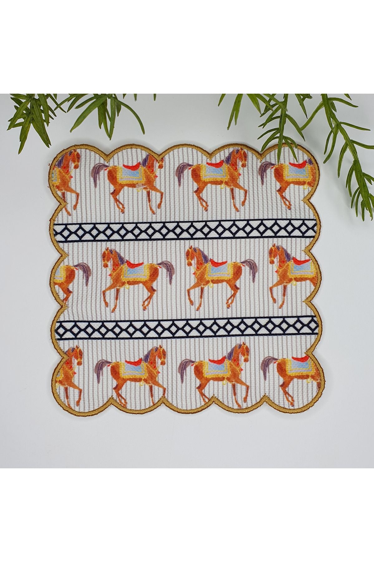 Dekoratif Çizgili ve Atlar Tasarım Nakış Kenar Kumaş Kokteyl Peçetesi 1 Adet