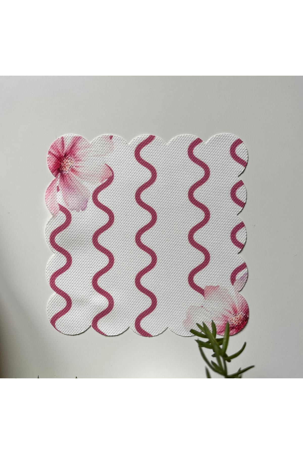 Pembe Çiçek ve soyut Dalga Desenli Kokteyl Peçetesi Kumaş