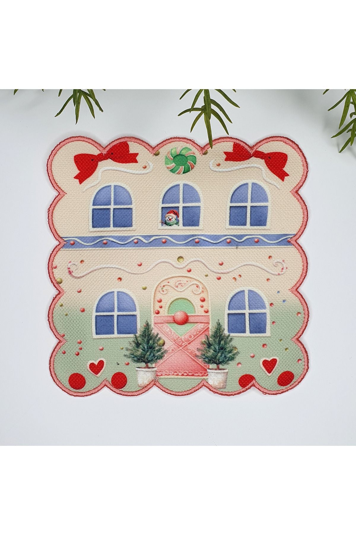 Sulu Boya Şeker Ev Tasarımlı Yılbaşı Konsept Etrafı Nakışlı Kumaş Kokteyl Peçetesi 1 Adet