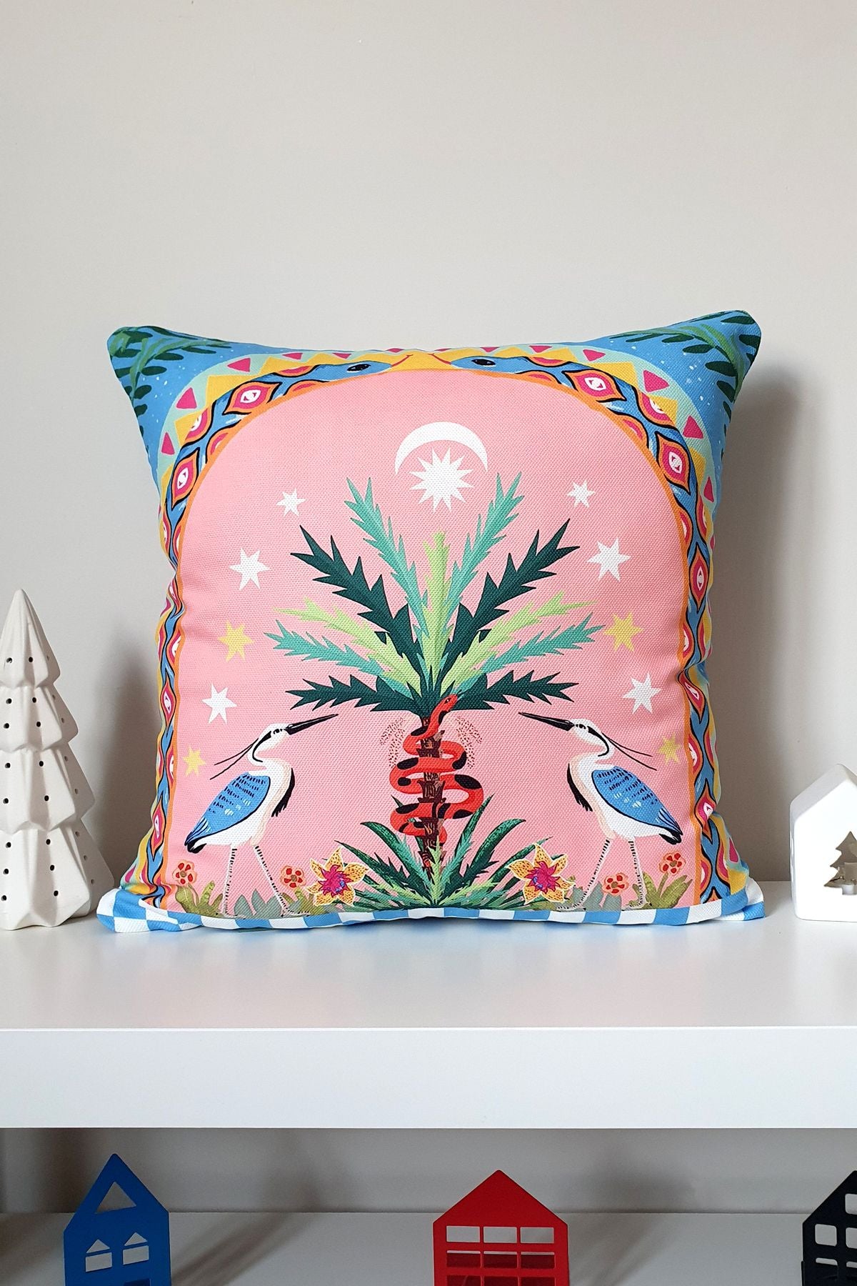 Orman Hik yesi Yıldızlı Gece ve Yılan Desenli Kırlent - 43x43cm