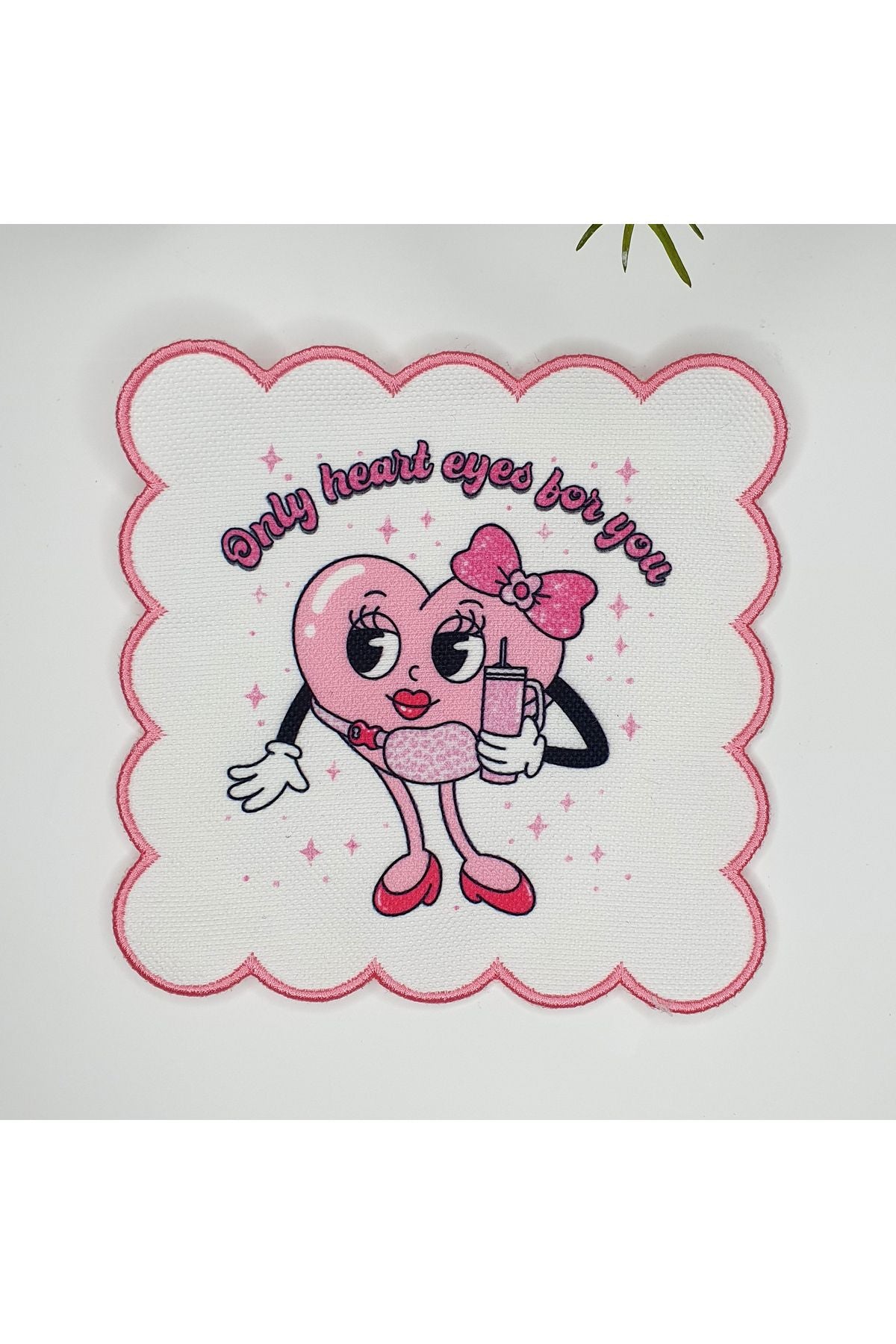 Kokoş Kalp ve Slogan Tasarımlı Nakış Kenar Kumaş Kokteyl Peçetesi 1 Adet