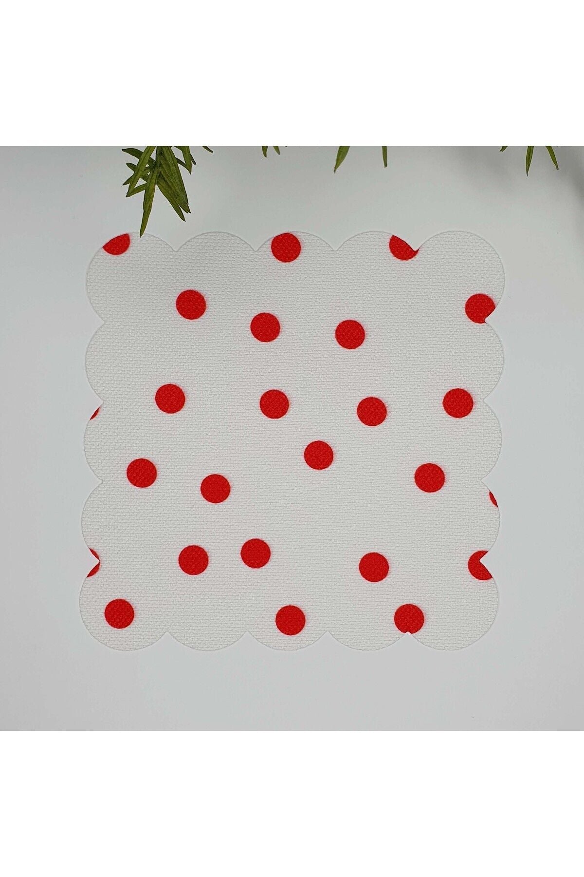 Kırmızı Puan Desenli Lazer Kesim Kumaş Kokteyl Peçetesi 1 Adet