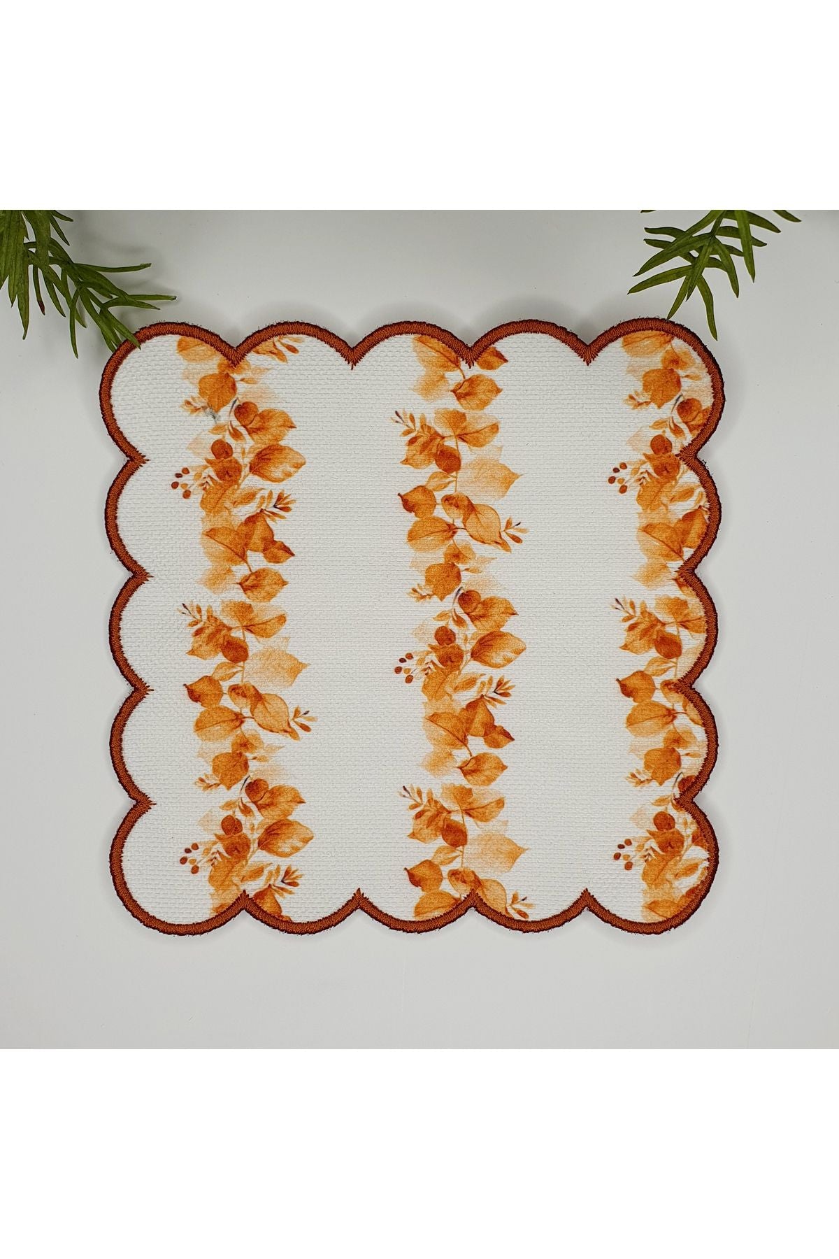 Sonbahar Şerit Yaprak Desenli Etrafı Nakışlı Kumaş Kokteyl Peçetesi 1 Adet