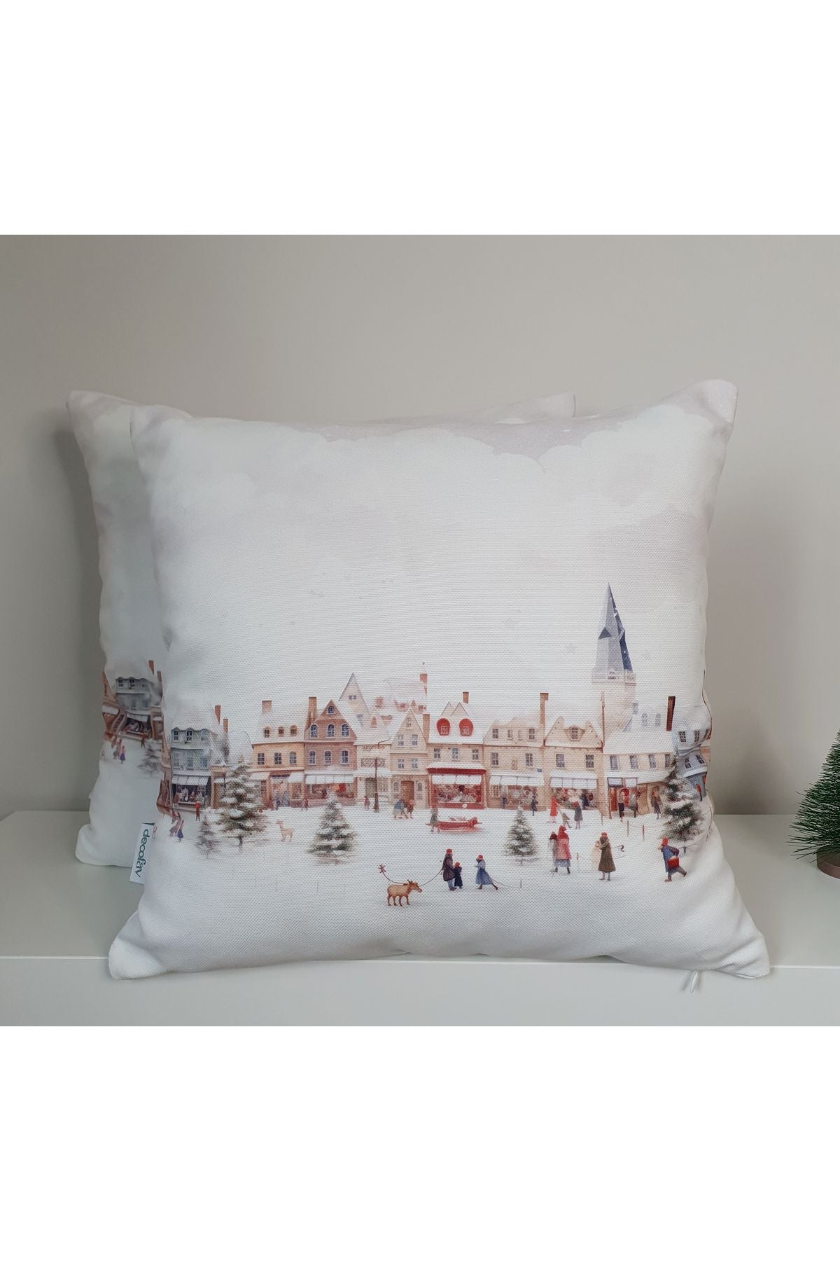 Soft Pastel Sulu Boya Kar Manzara Desenli Kırlent Kılıfı
