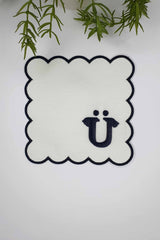 Ü Harfi Minimal Monogramlı Siyah Nakış Kenarlı Beyaz Kokteyl Peçetesi 1 Adet