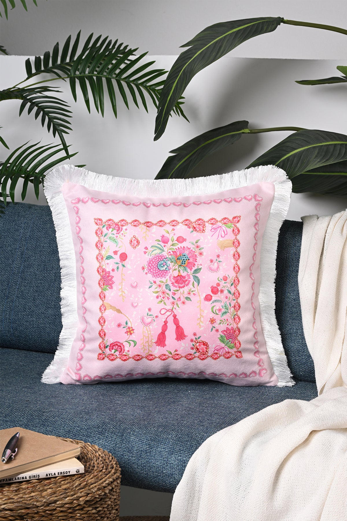 Love Bloom Kalpli Pembe Renkli Çiçekli Saçaklı Kadife Kırlent Kılıfı - 43x43cm